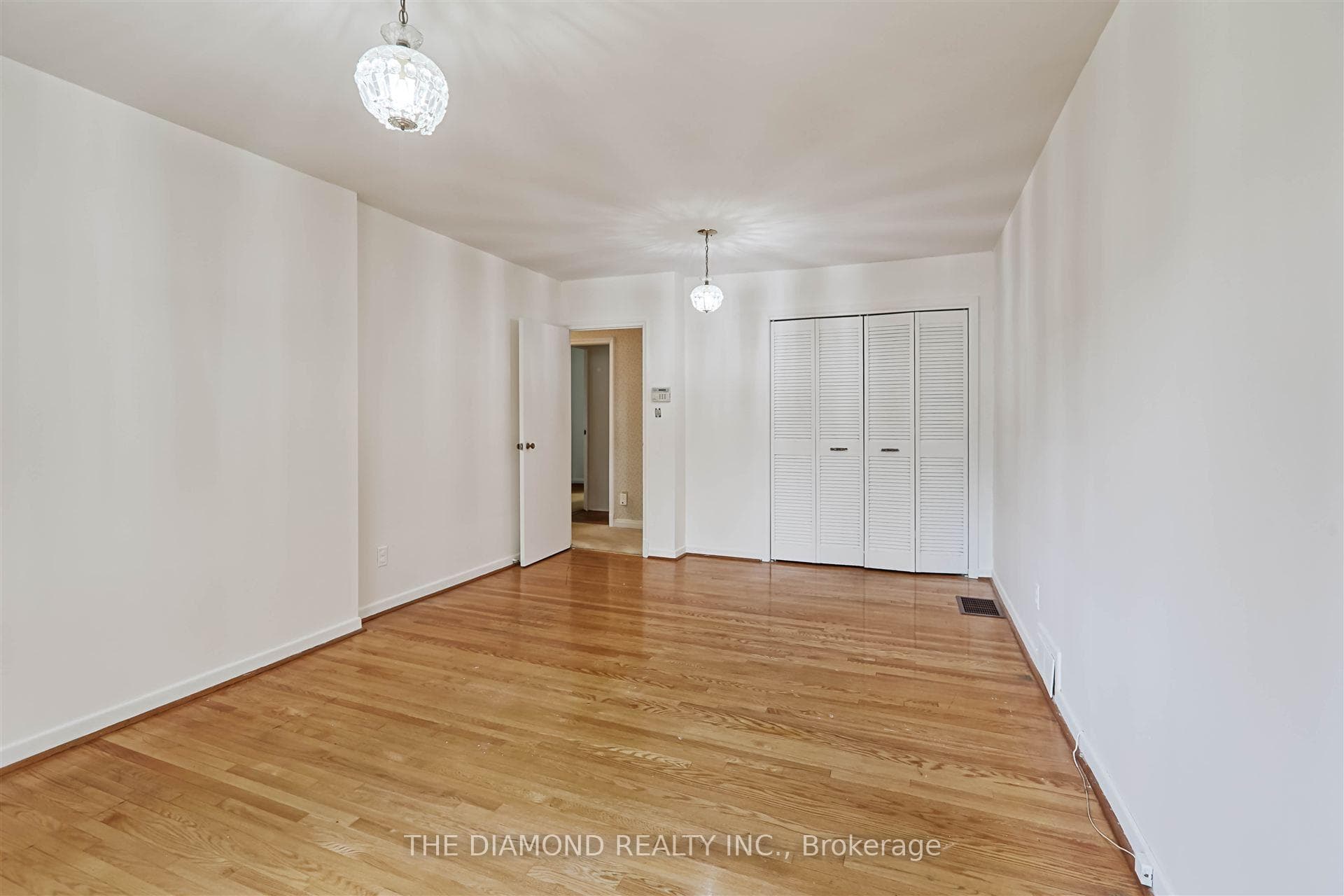 4670 Dundas Street photo 16