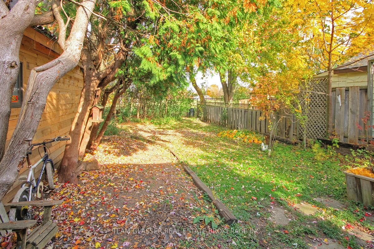 1656 MOFFATT Avenue photo 26