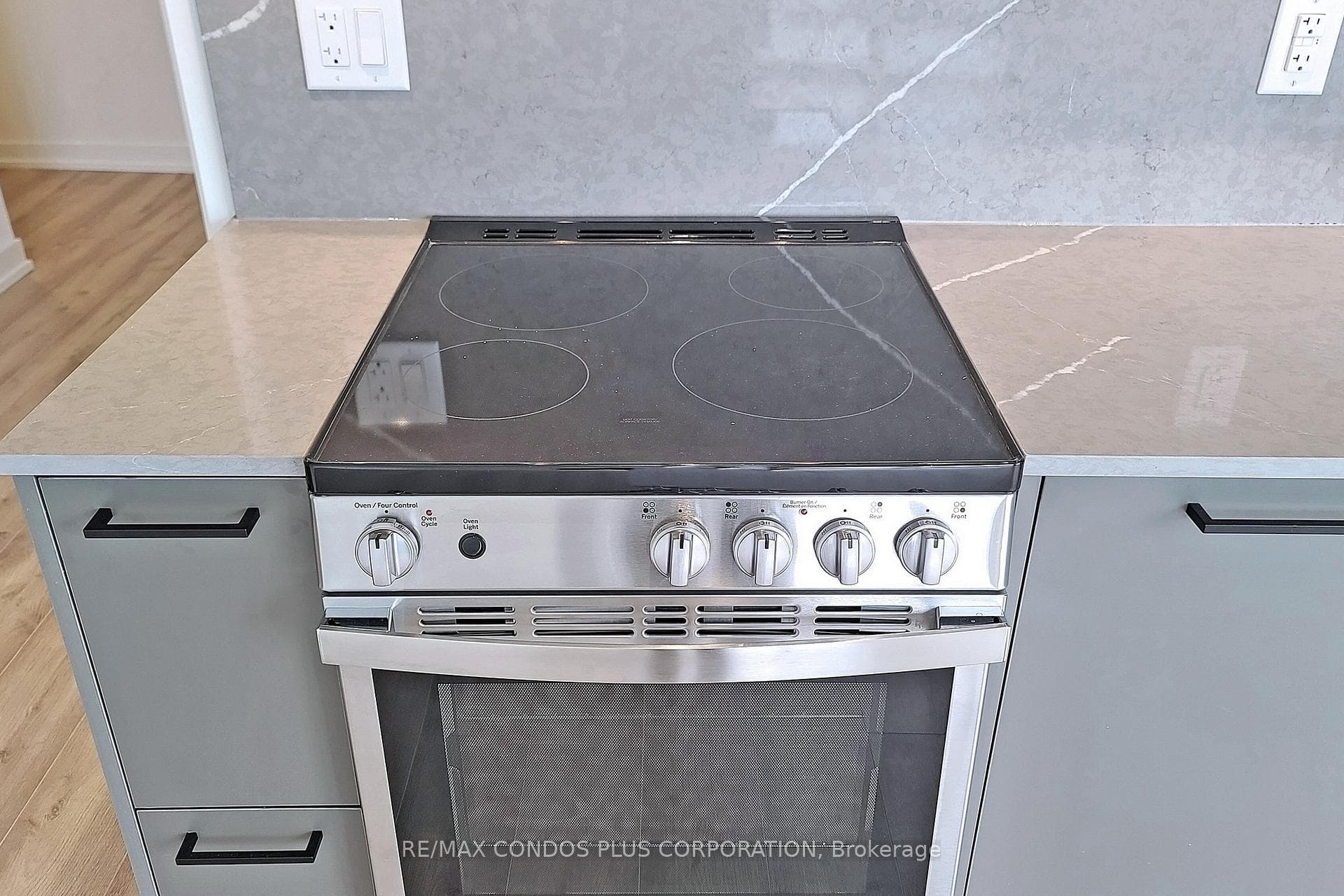 135 East Liberty Street Unit 1910 photo 14