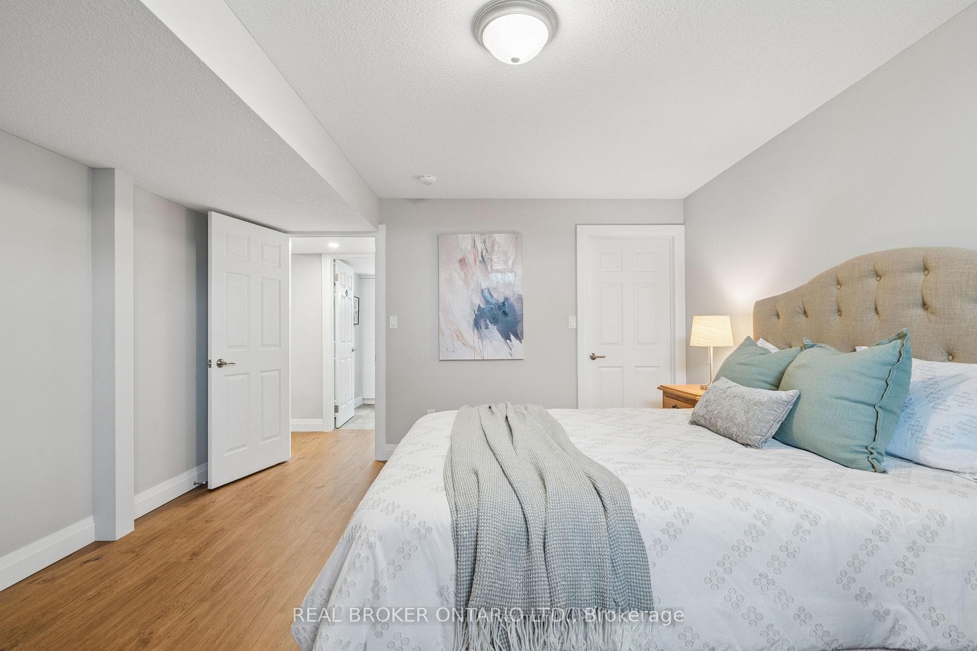480 Grand Trunk Street photo 30