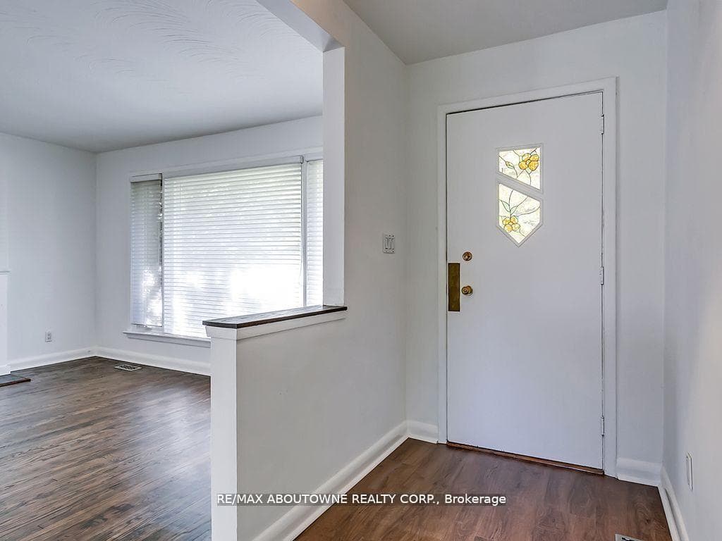 2067 Devon Road photo 4