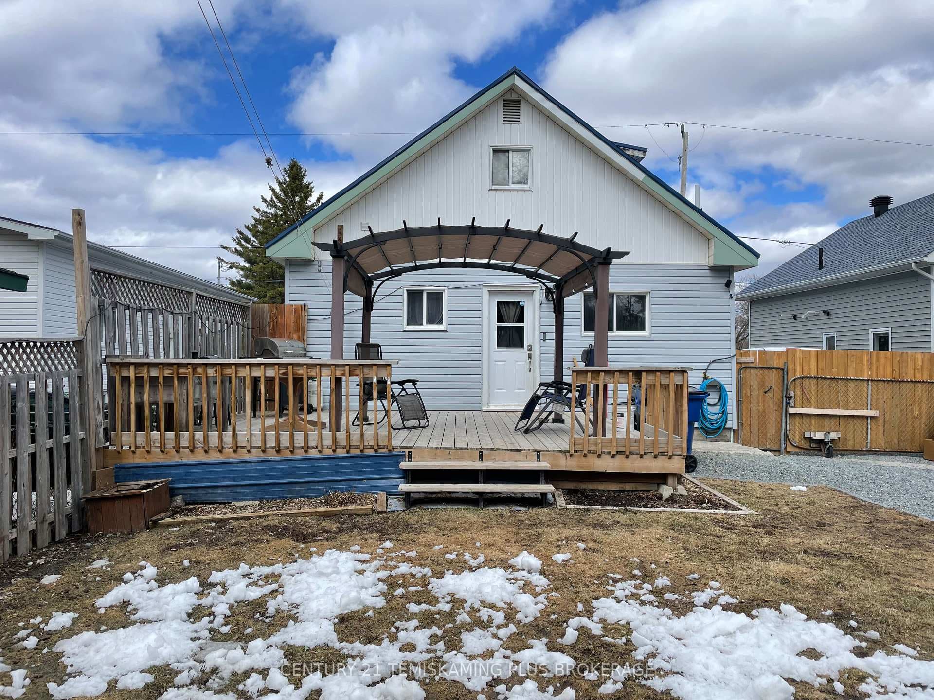 402 Farah Avenue photo 3