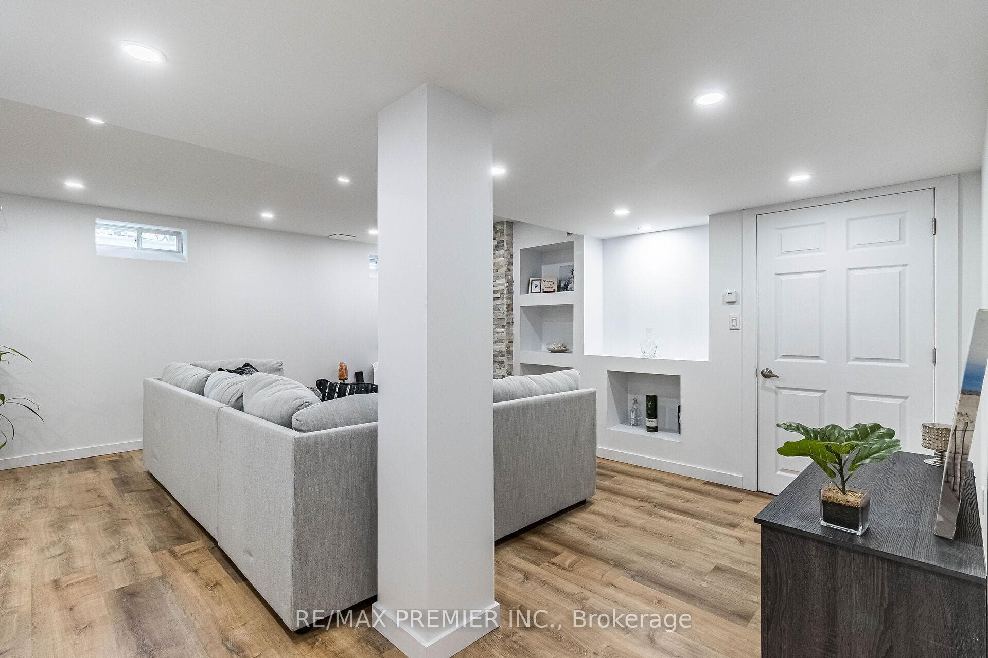 649 Langholm Street photo 24