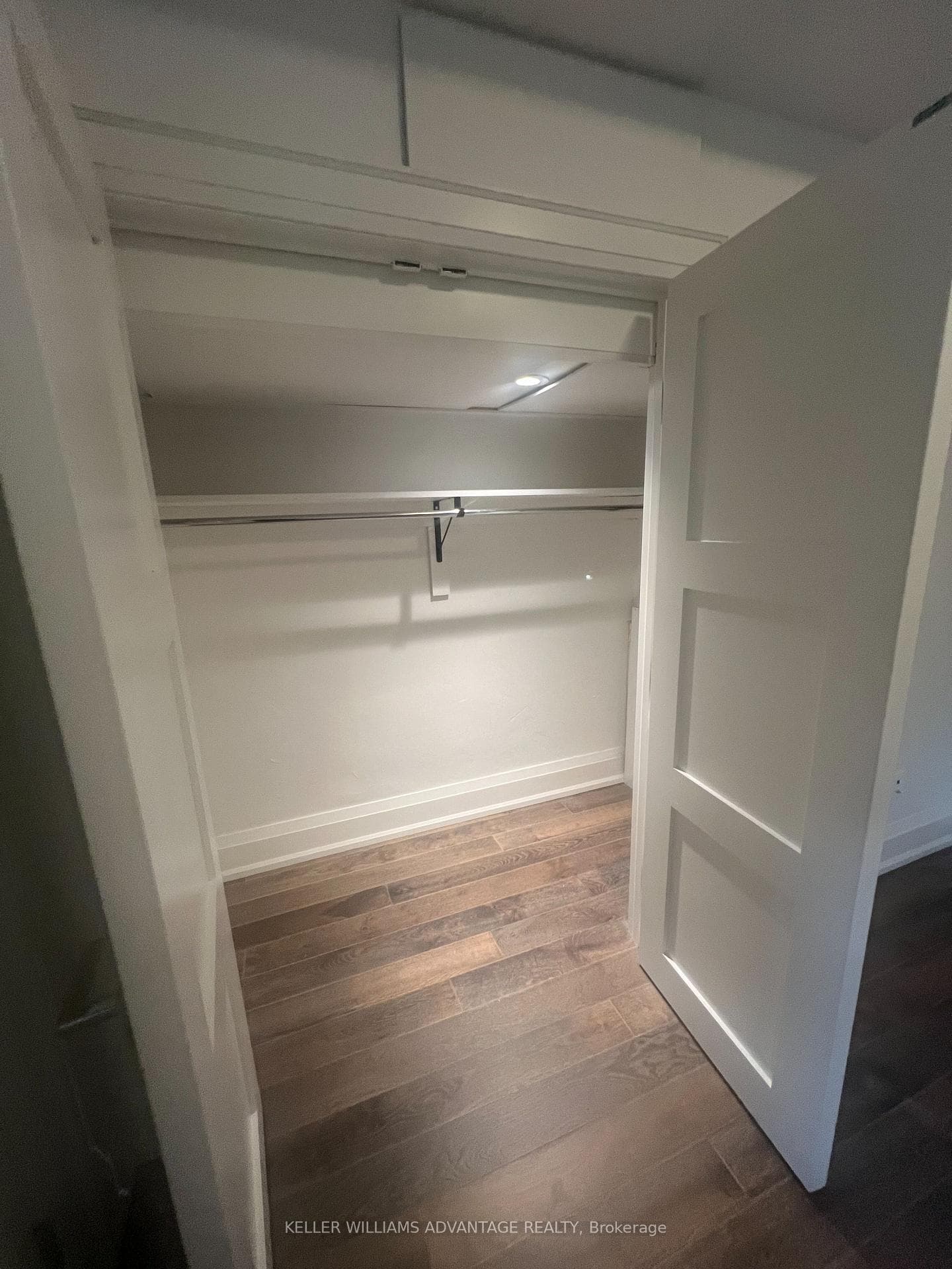 walk-in Large closet