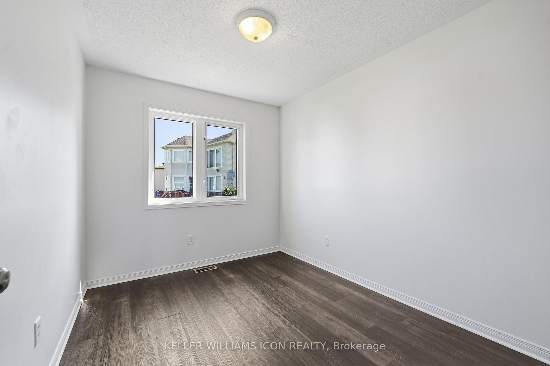 472 Claridge Drive photo 26