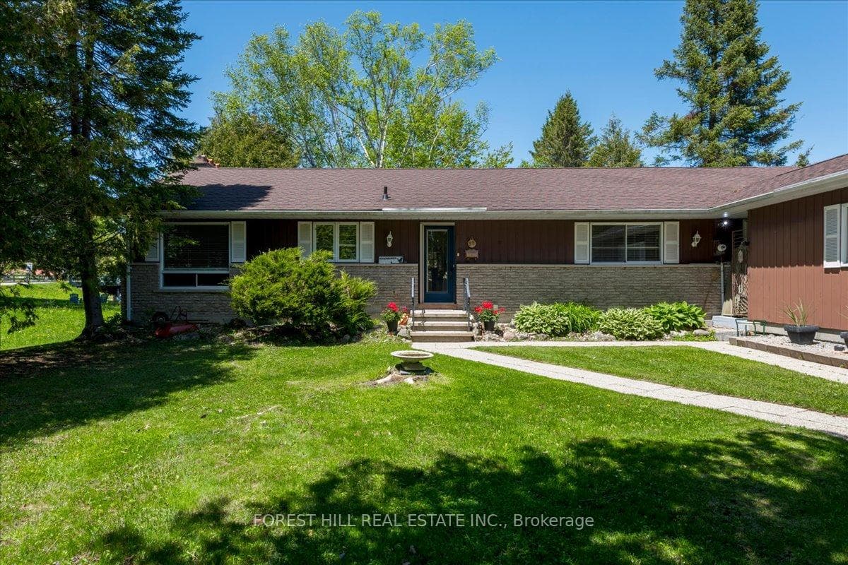 55 Poplar Crescent photo 2