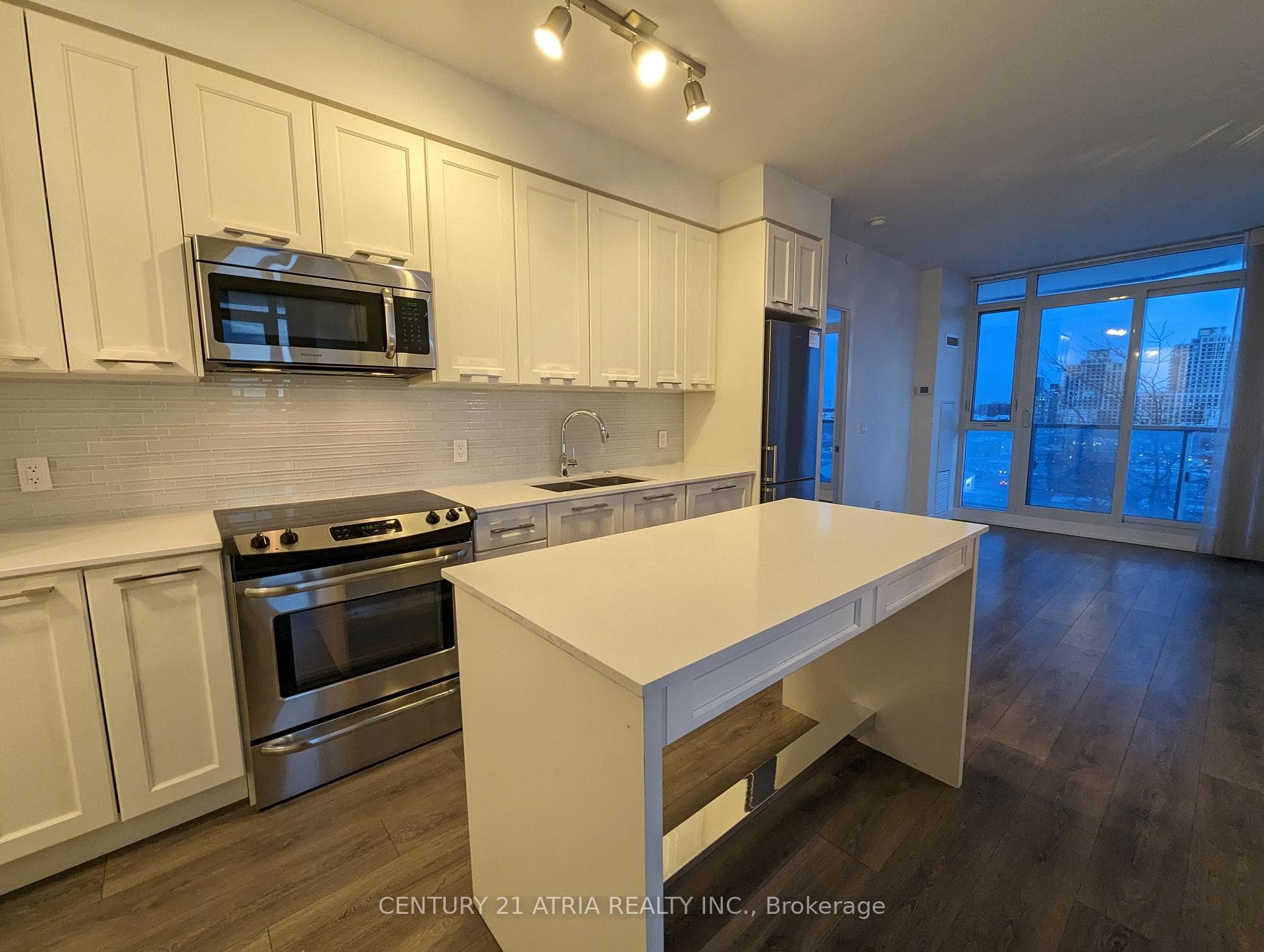 9471 Yonge Street Unit 1018 photo 1
