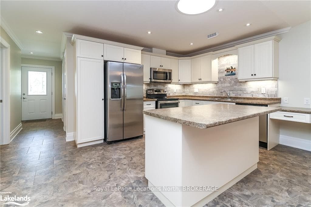48 CLOVER Crescent photo 8