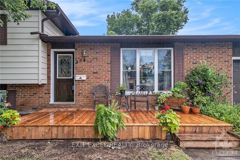 454 VICTORIA Street photo 2