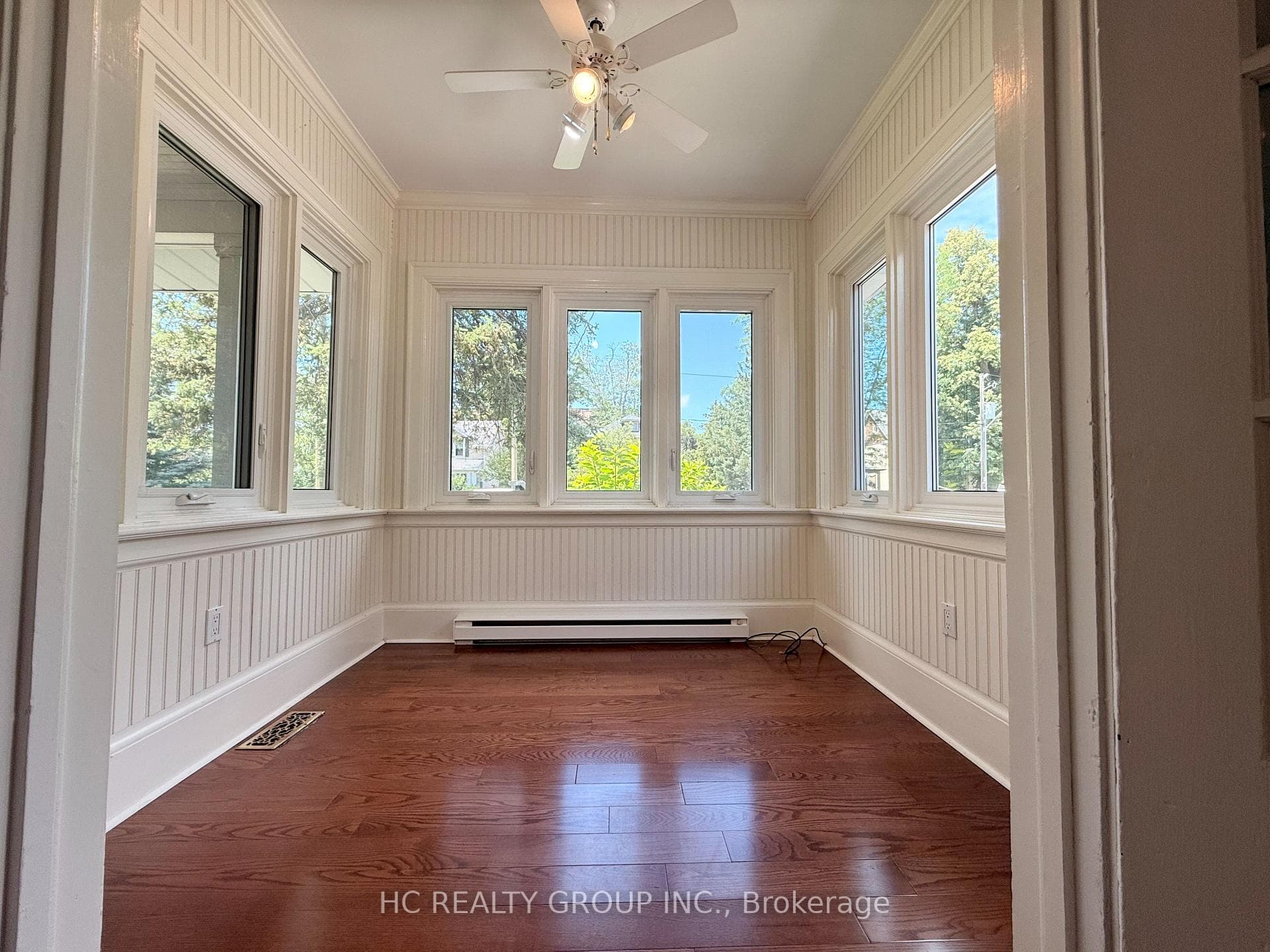 398 Maple Avenue photo 14