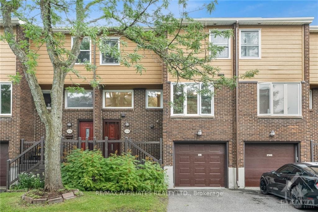 2138 ERIC Crescent photo 1