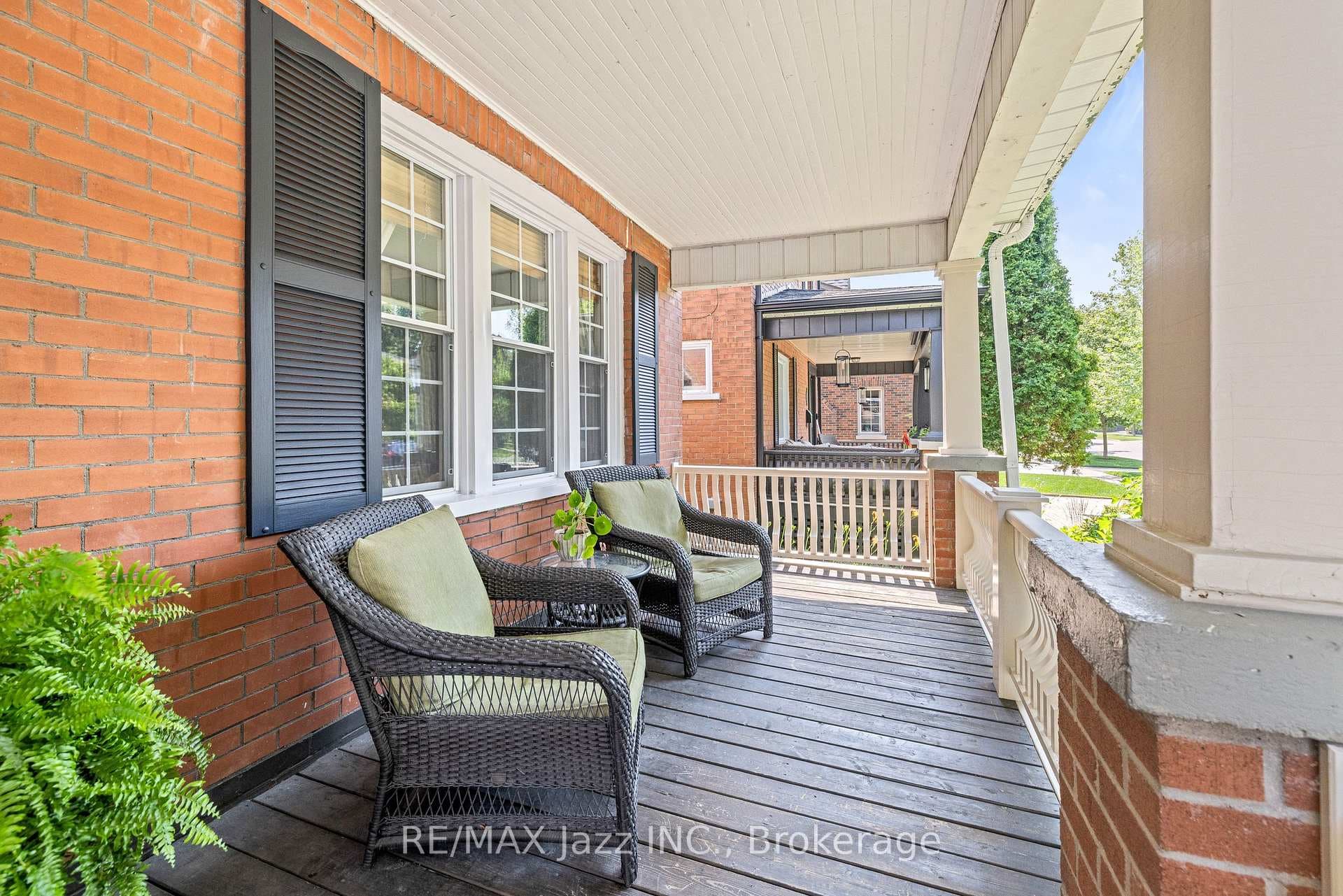 477 Masson Street photo 6