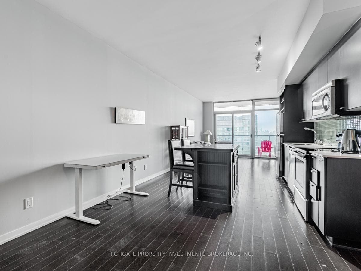 103 The Queens Way Unit 2602 photo 5