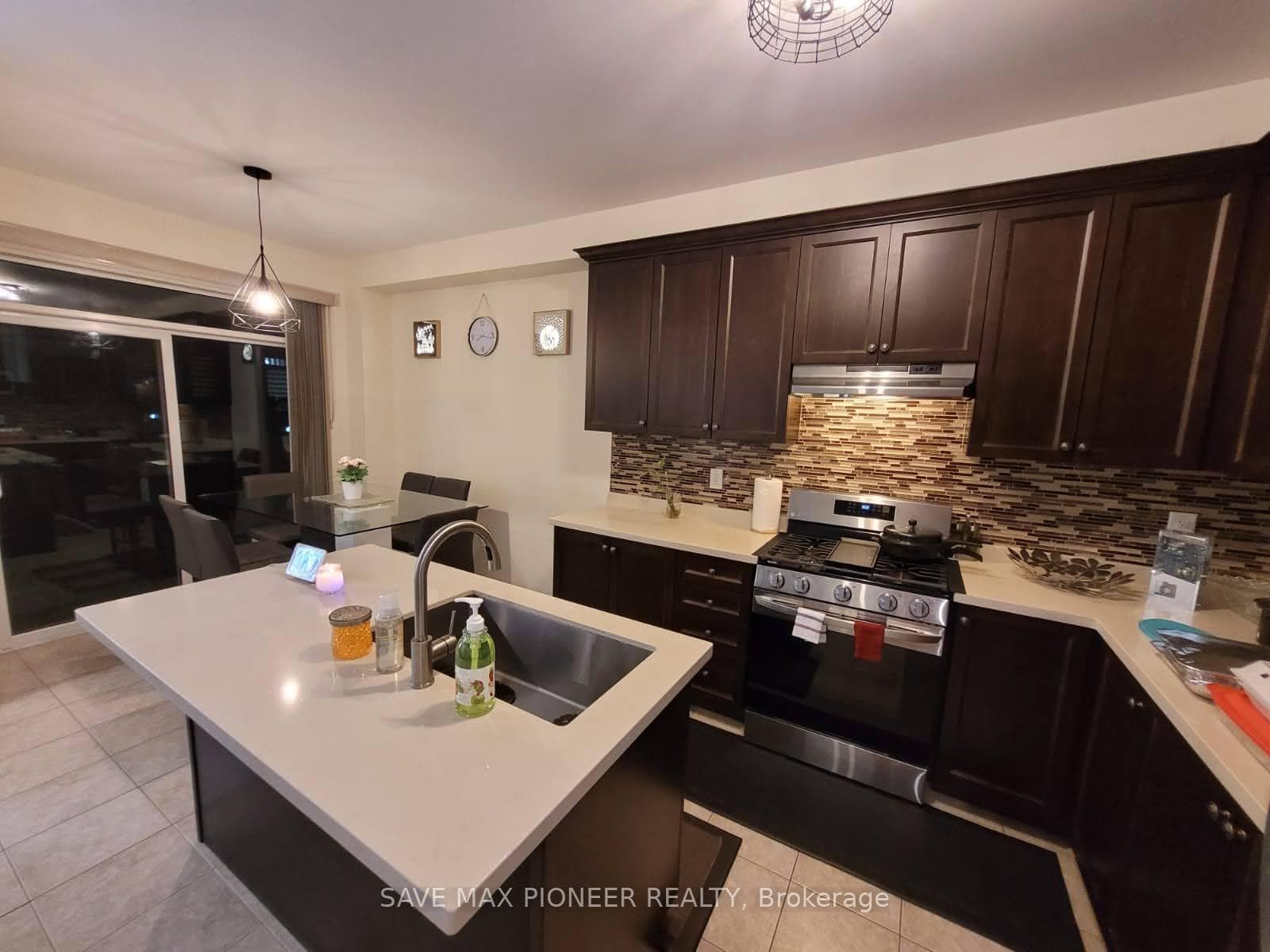 11 Ivor Crescent photo 26