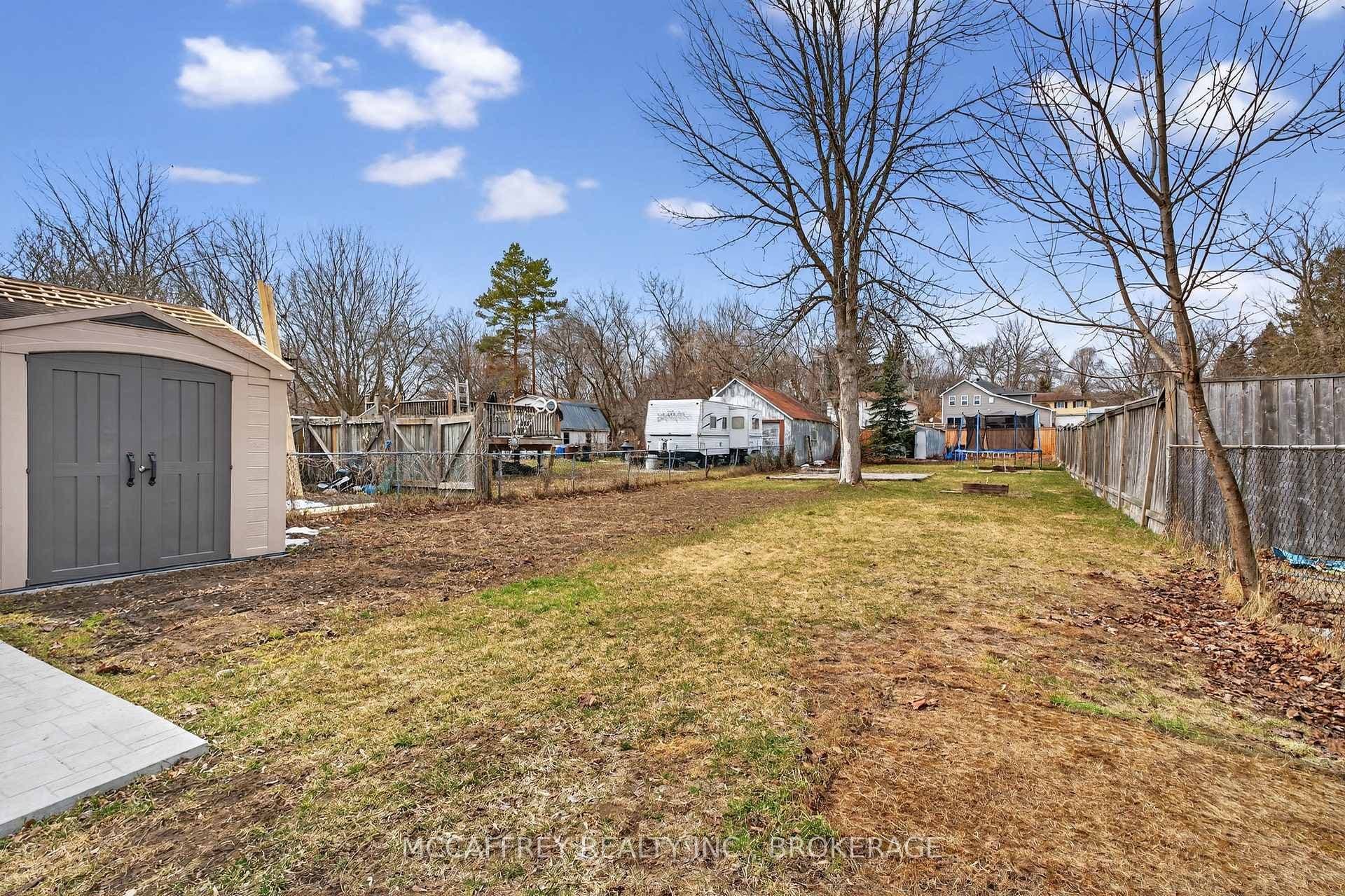 427 Thomas Street photo 28