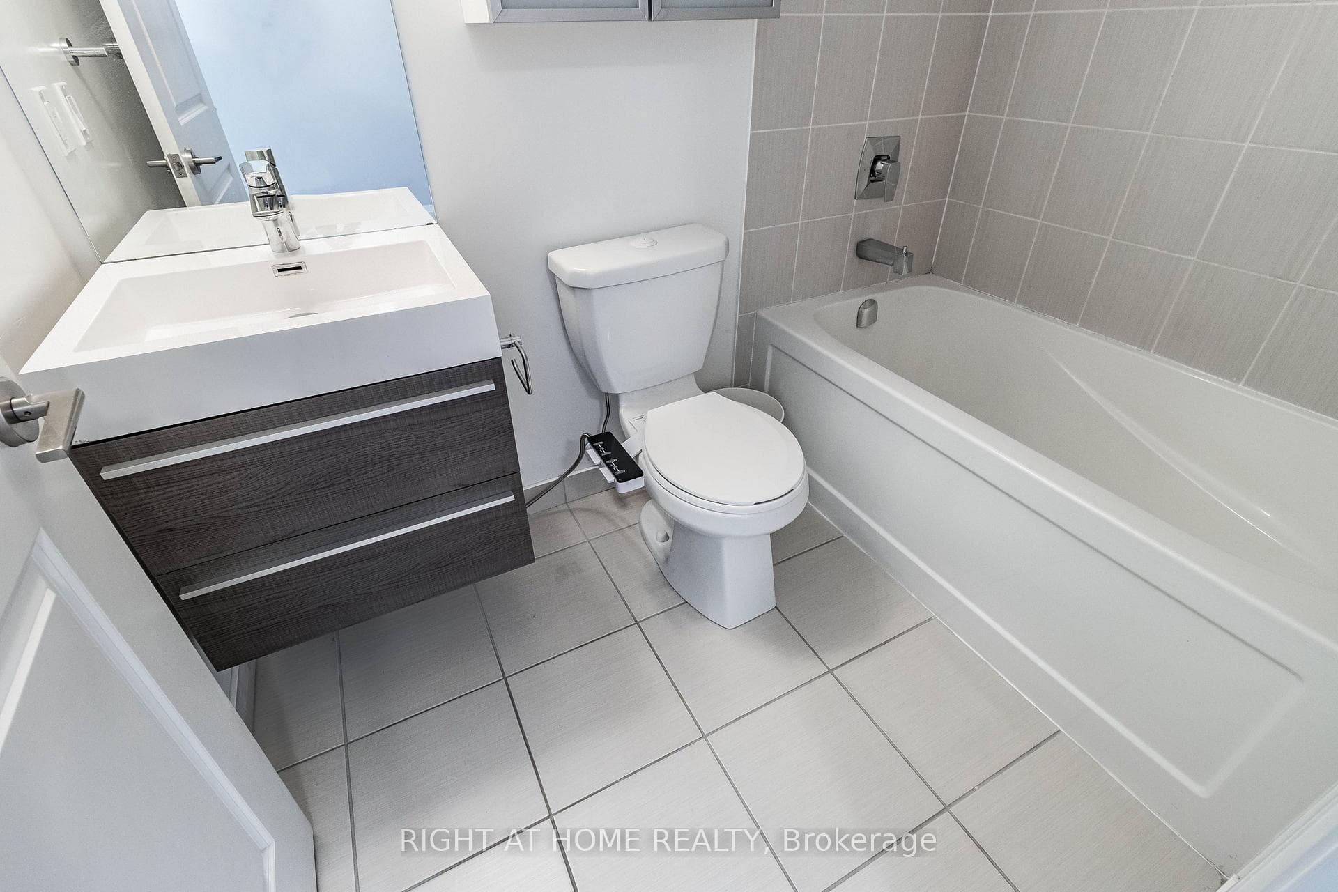 17 Zorra Street Unit 903 photo 32