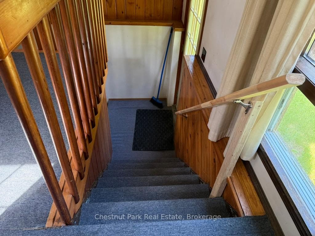 Stairs from diningroom to entrance