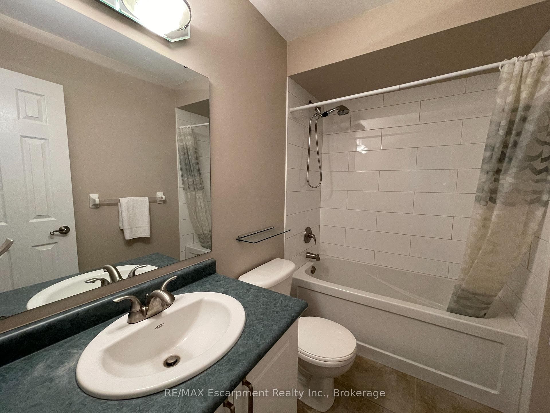454 Pondview Place photo 34
