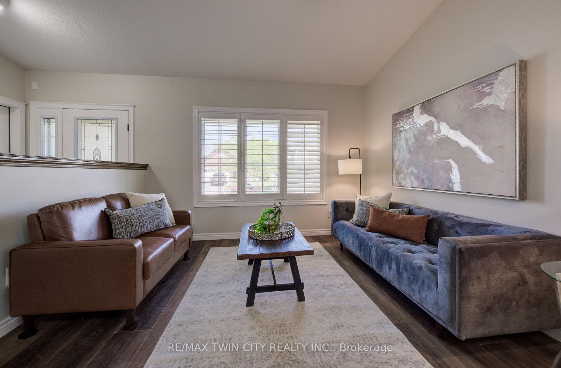 Spacious living room