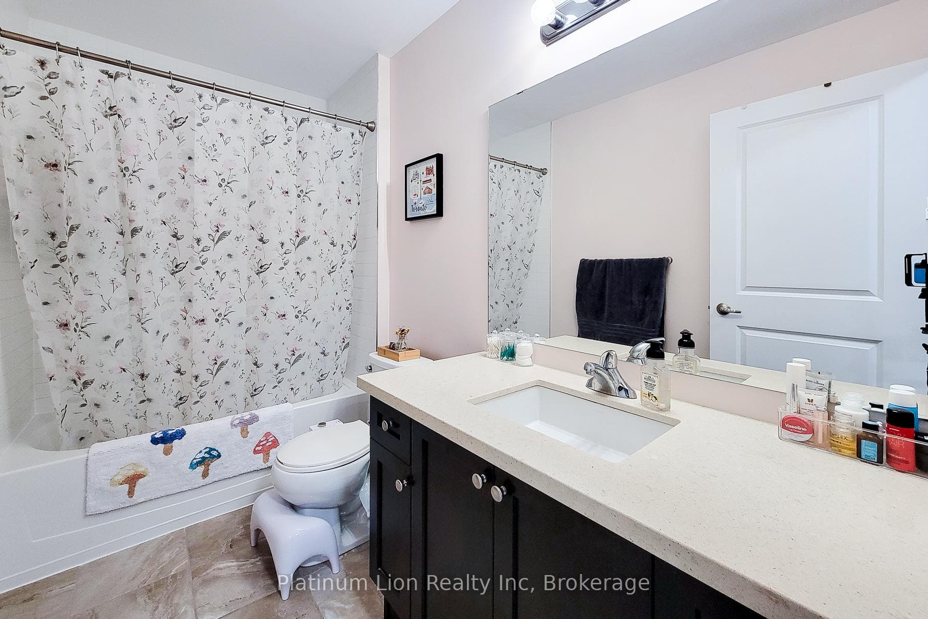 85 Robinson Street Unit 703 photo 16