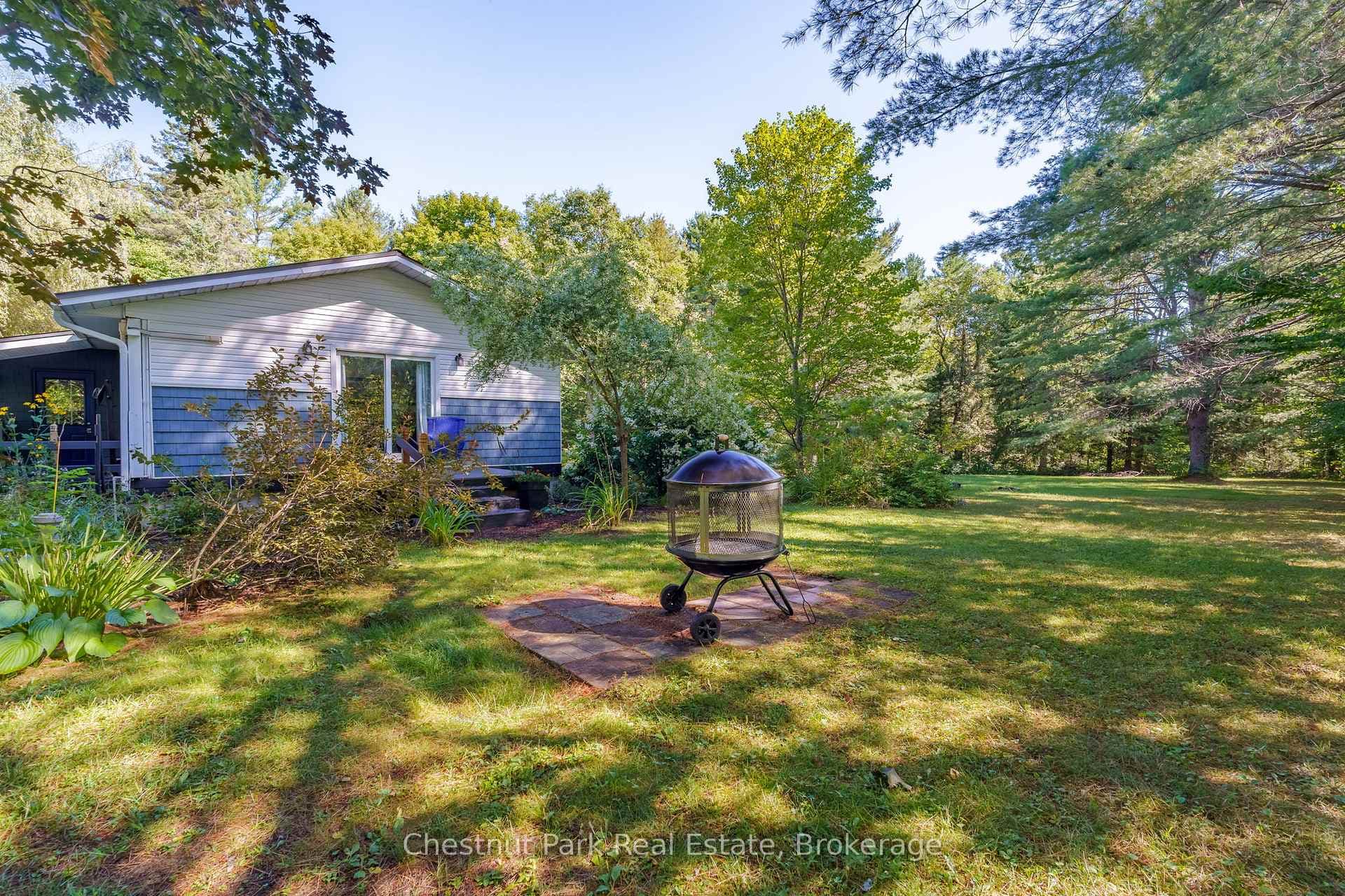 1047 Naismith Road photo 29