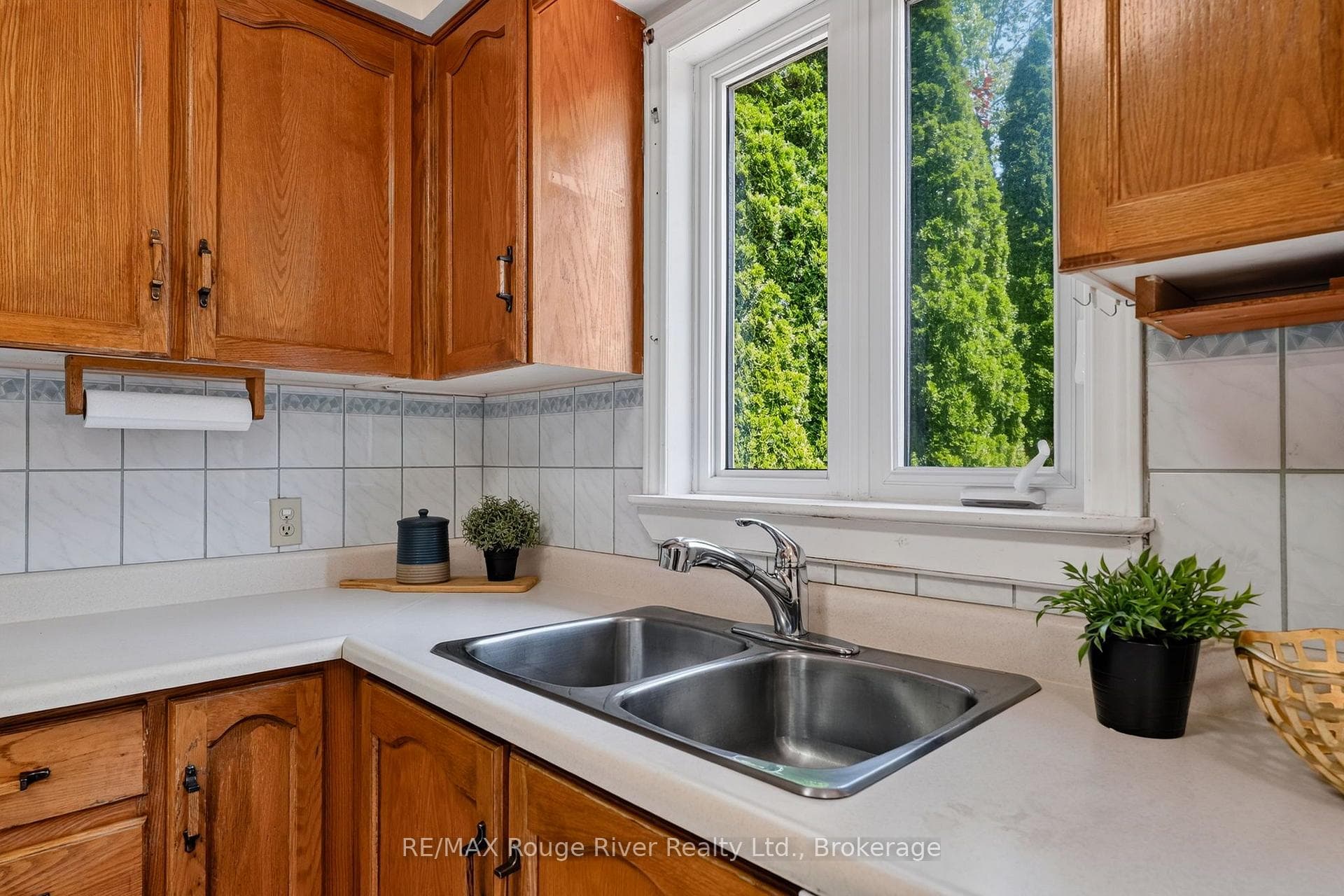 660 Ewing Street photo 17