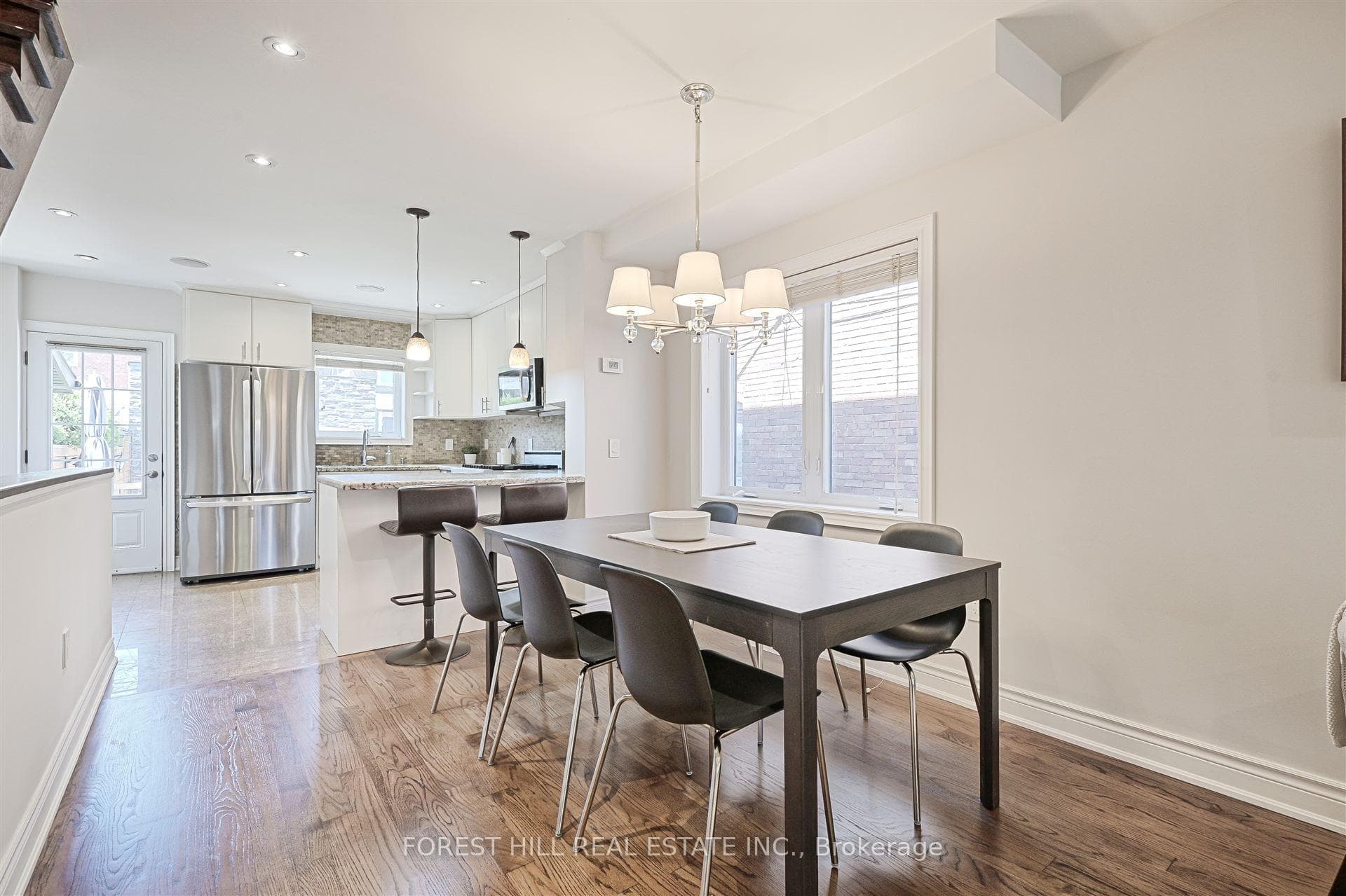 16 Chambers Avenue photo 6