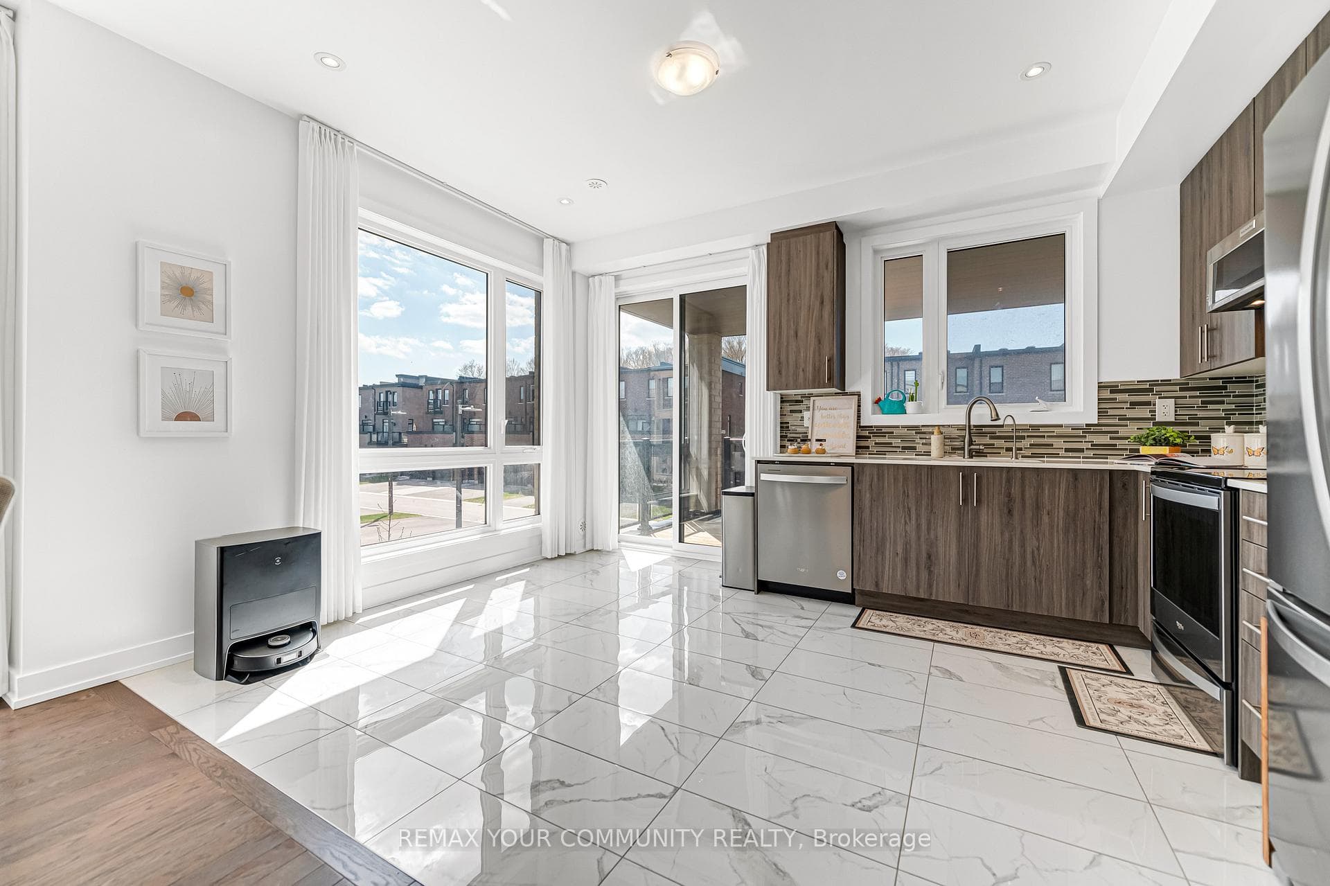 92 Stauffer Crescent photo 9