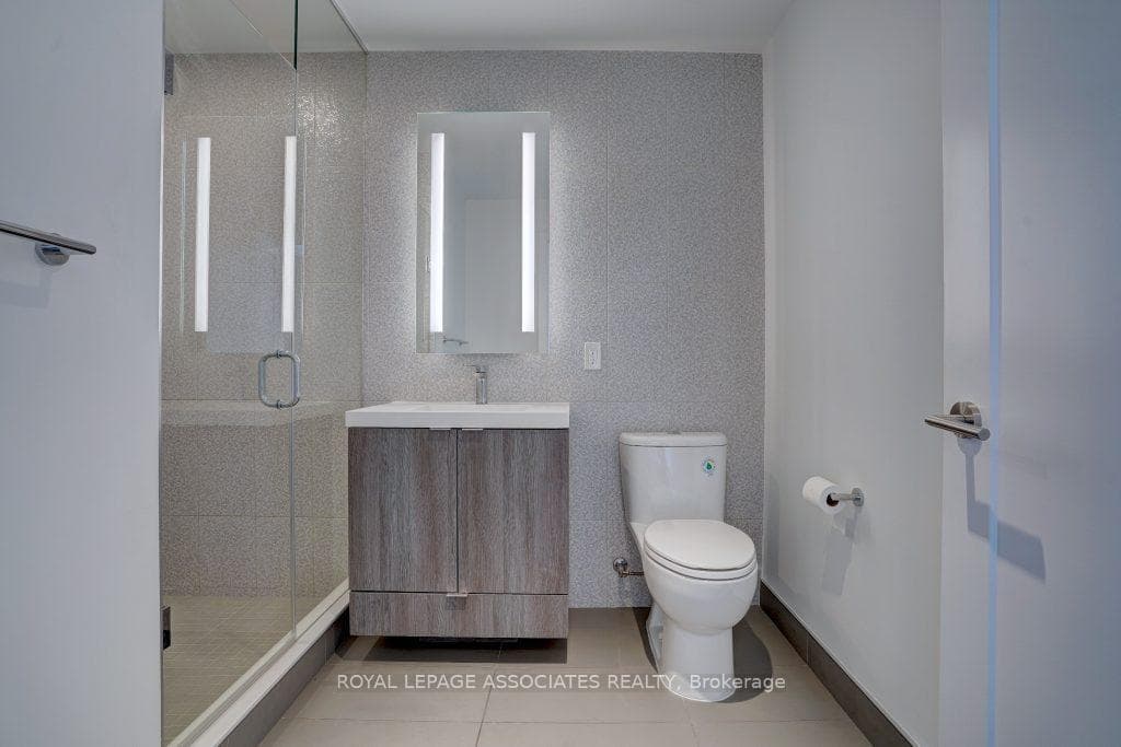 585 Bloor Street Unit 1416 photo 16