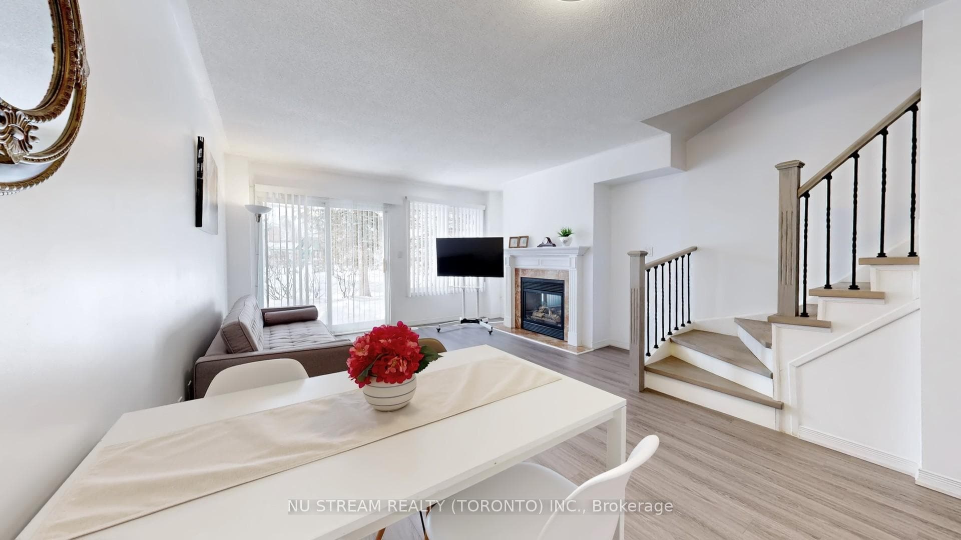 29 Rosebank Drive Unit 907 photo 4