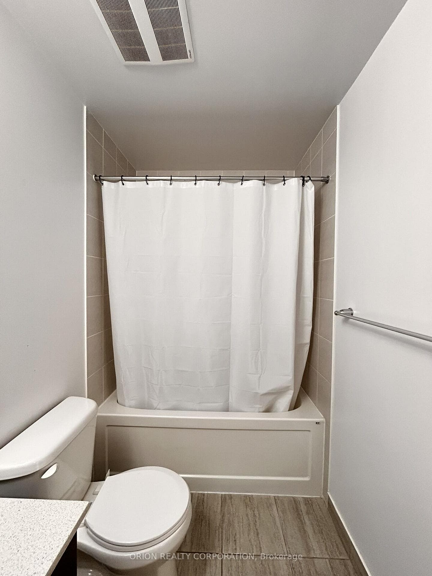 7 Kenaston Gardens Unit 819 photo 22