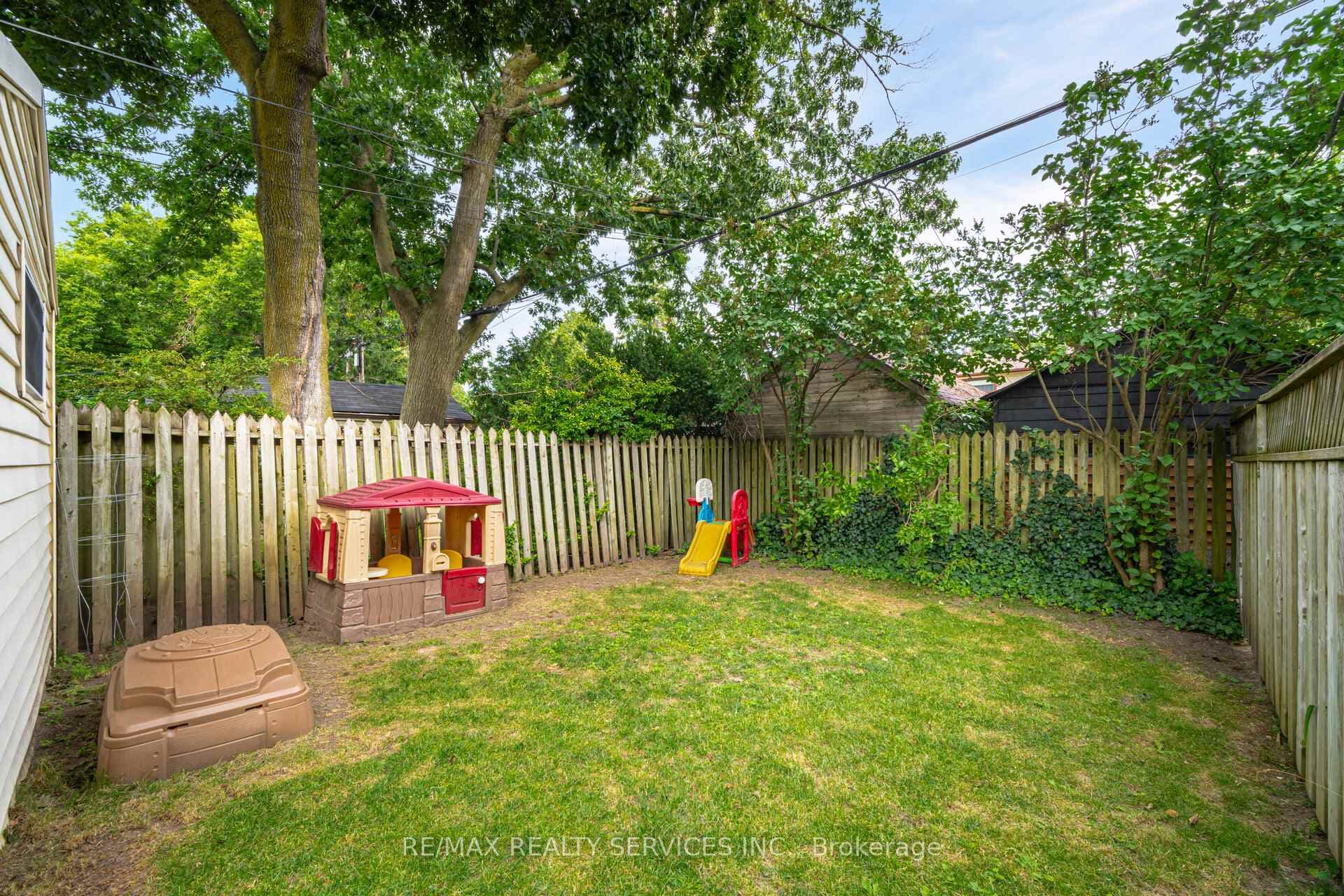 671 Milverton Boulevard photo 37