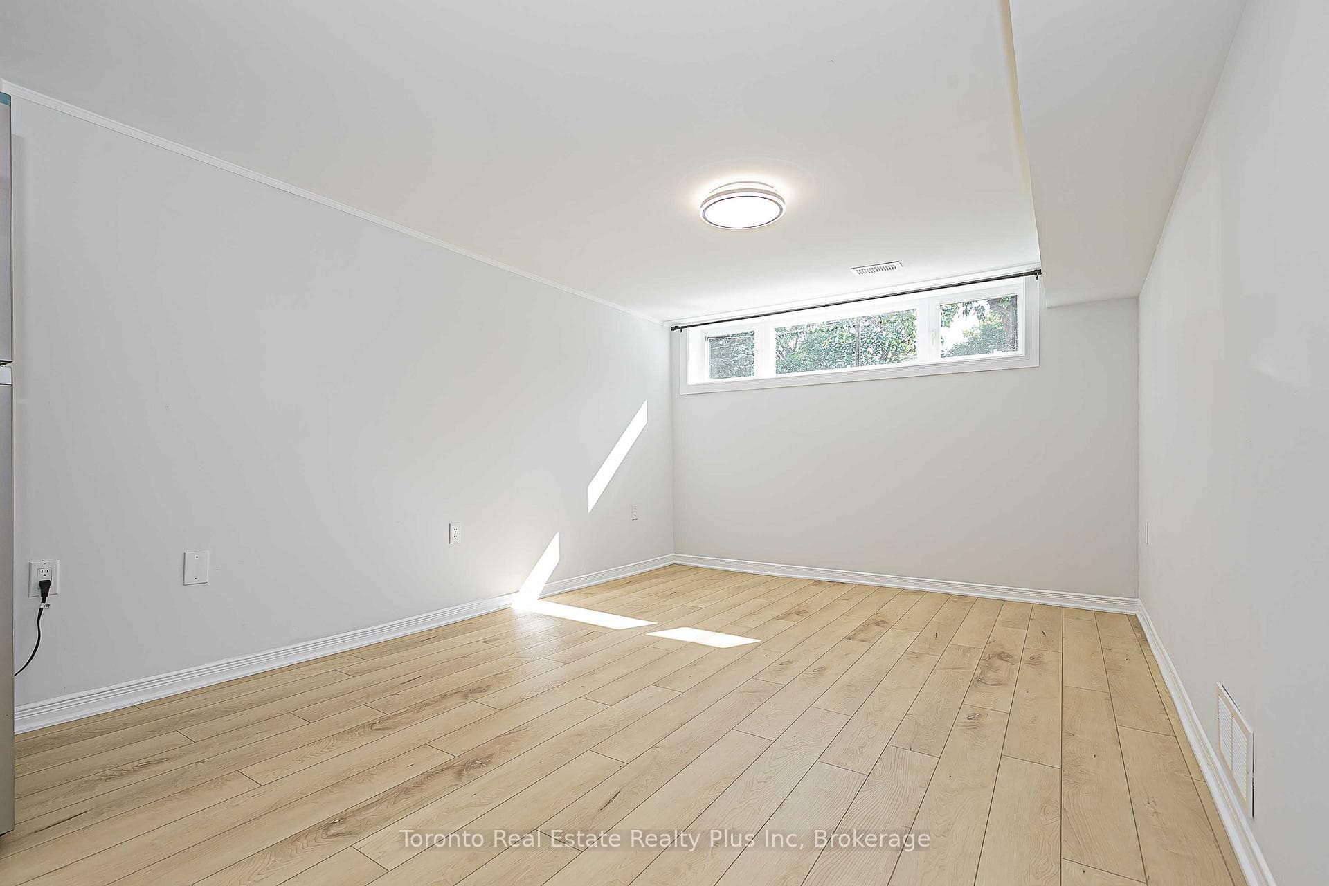 225 Septonne Avenue photo 5