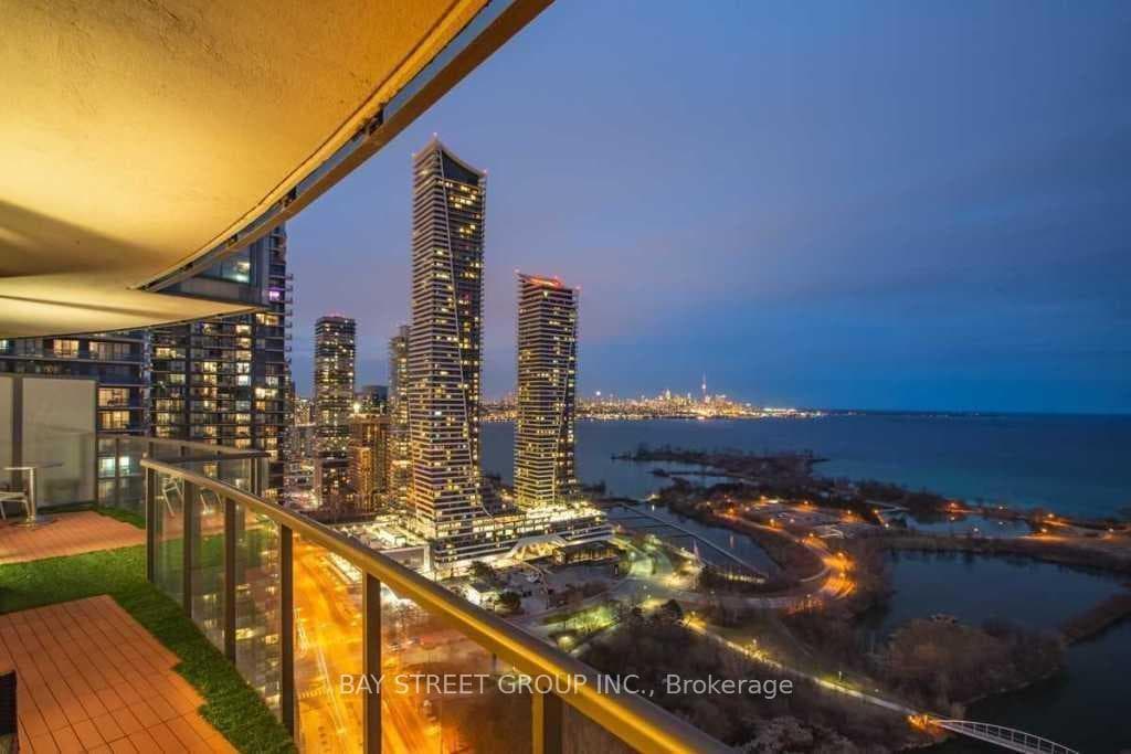 2230 Lake Shore Boulevard Unit 2207 photo 2