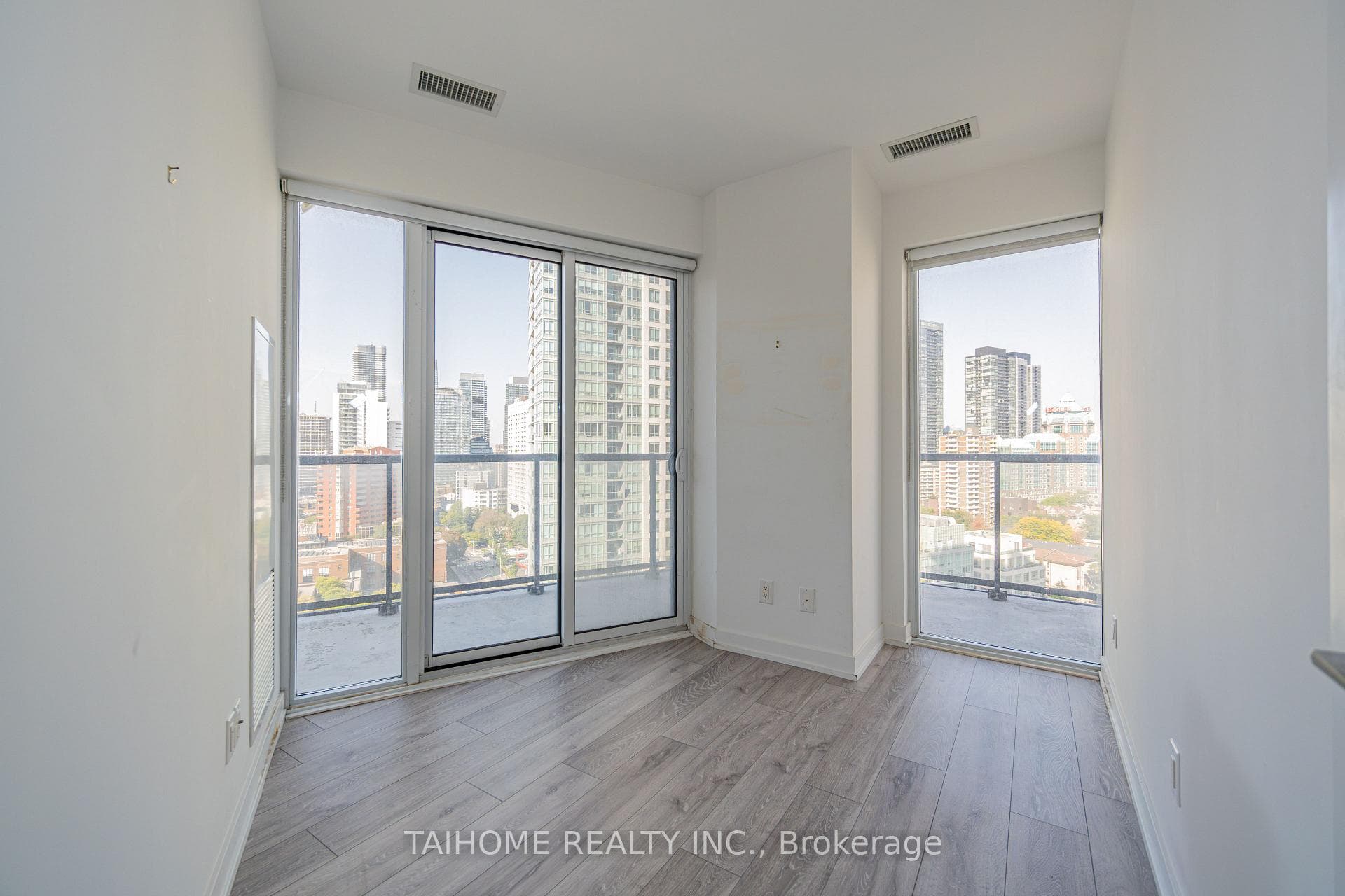159 Wellesley Street Unit 1509 photo 19