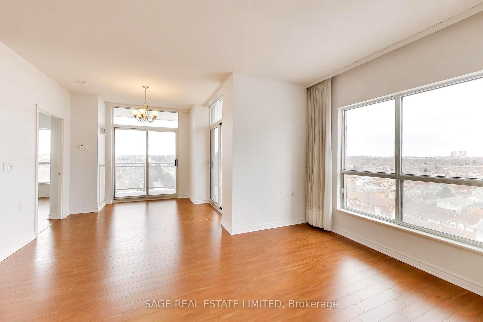 810 Scollard Court Unit 902 photo 10