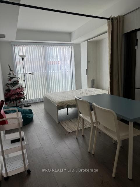 501 Yonge Street Unit 1704 photo 2