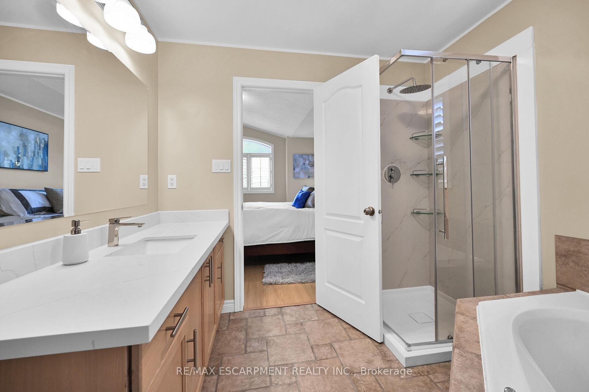 35 Davis Crescent photo 22