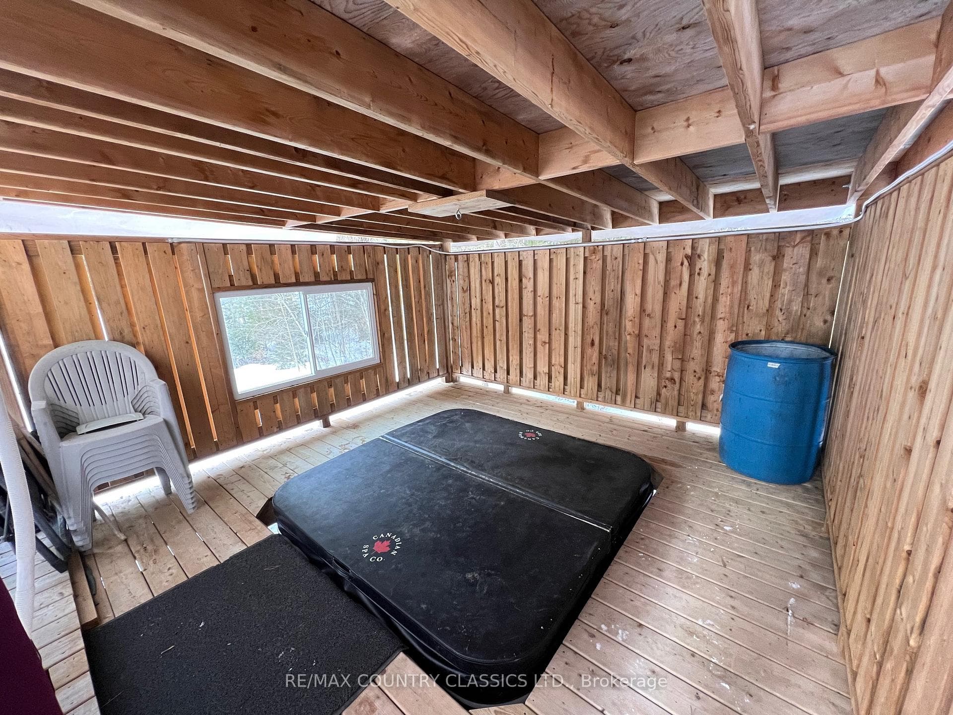 5 PERSON HOT TUB