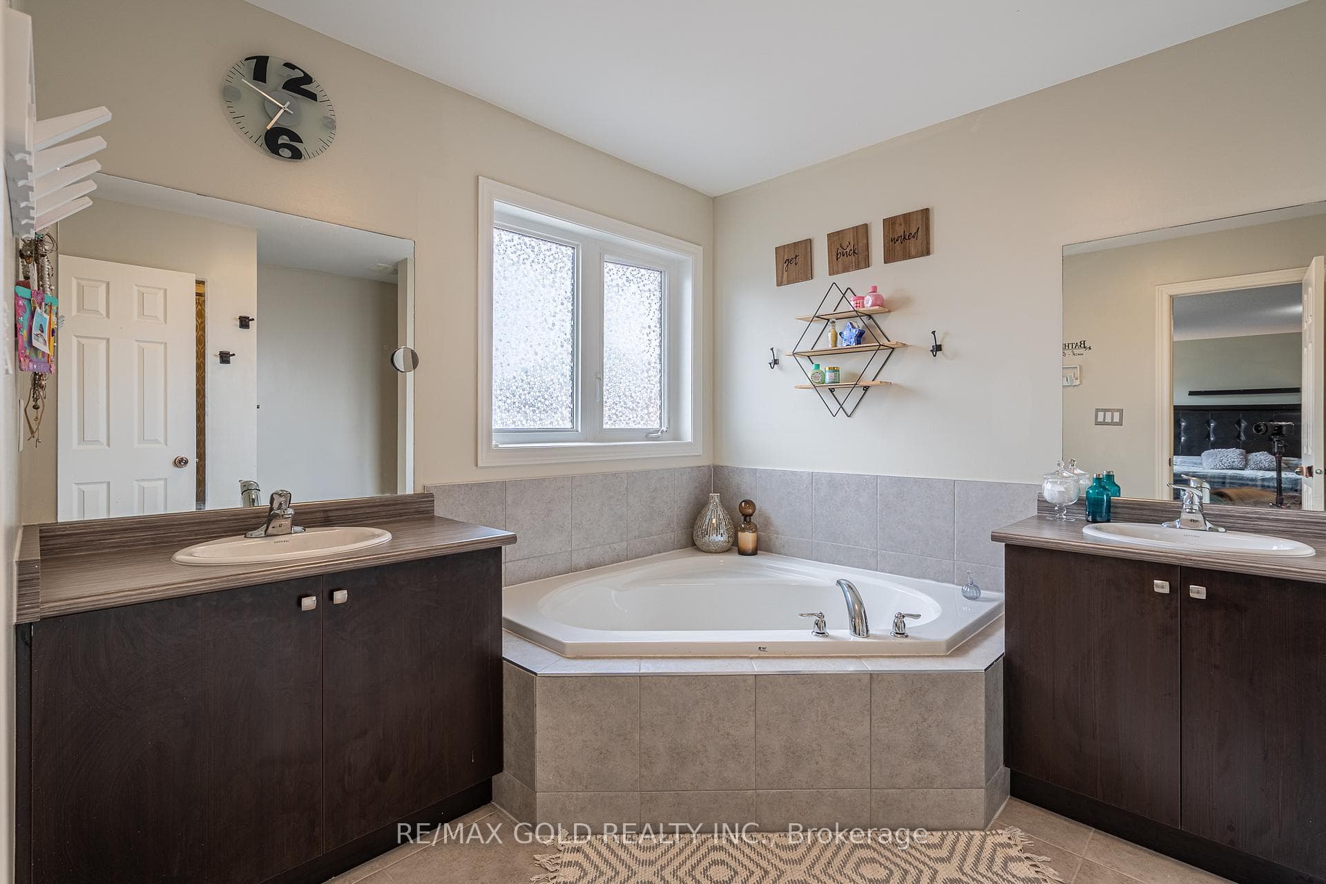 83 Cookview Drive photo 24