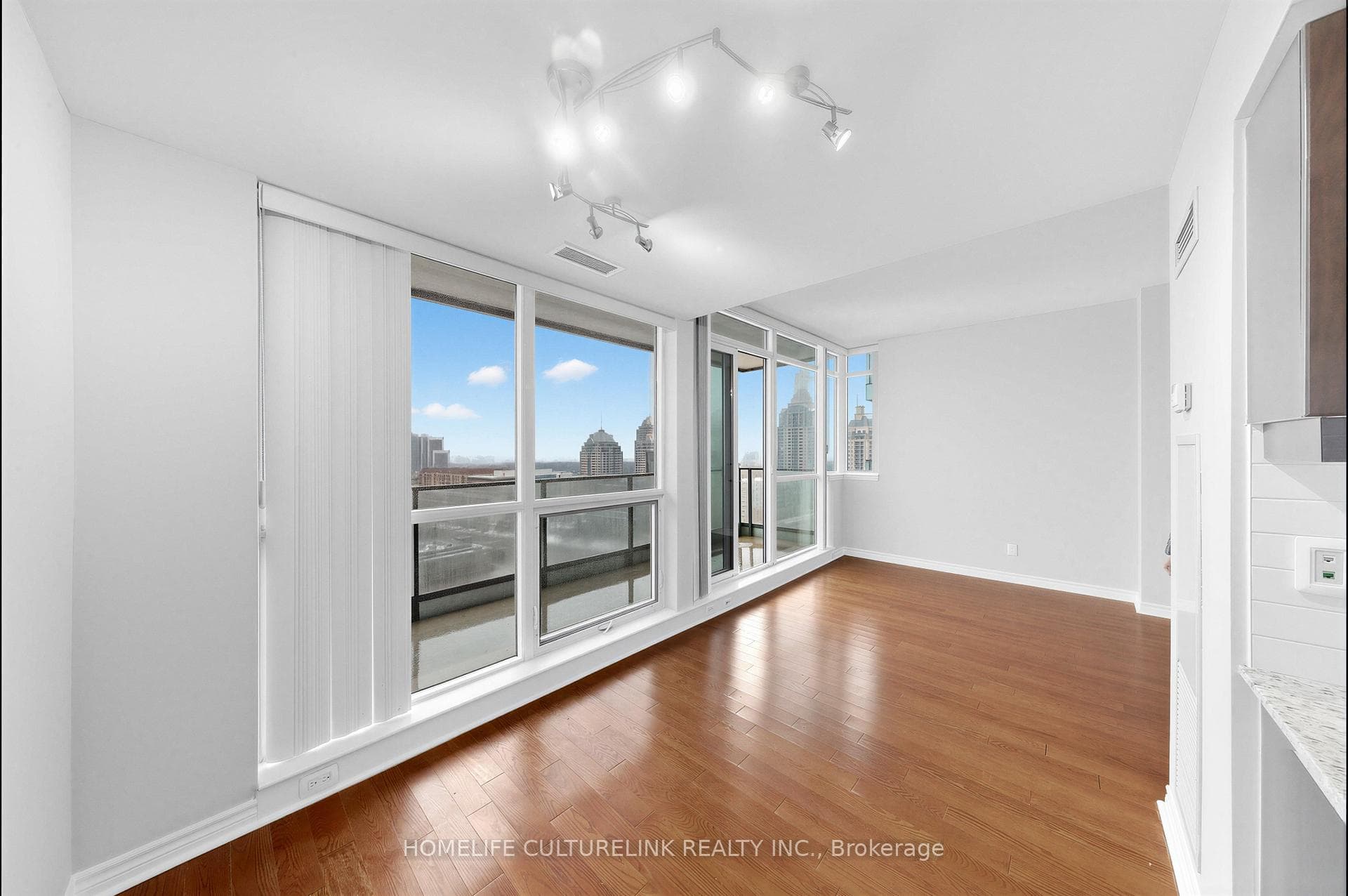 2885 Bayview Avenue Unit 1323 photo 14