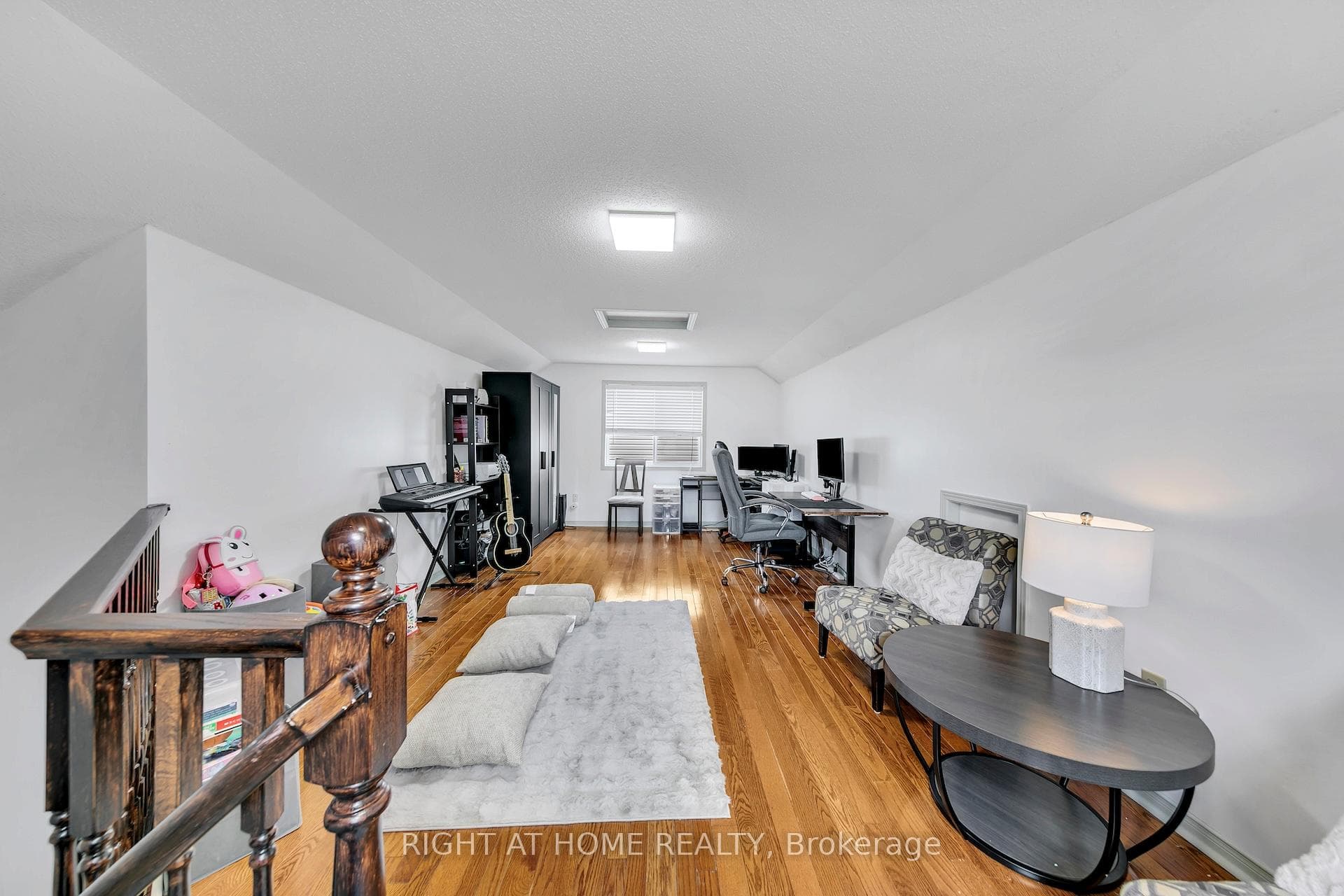 77 Milson Crescent photo 31
