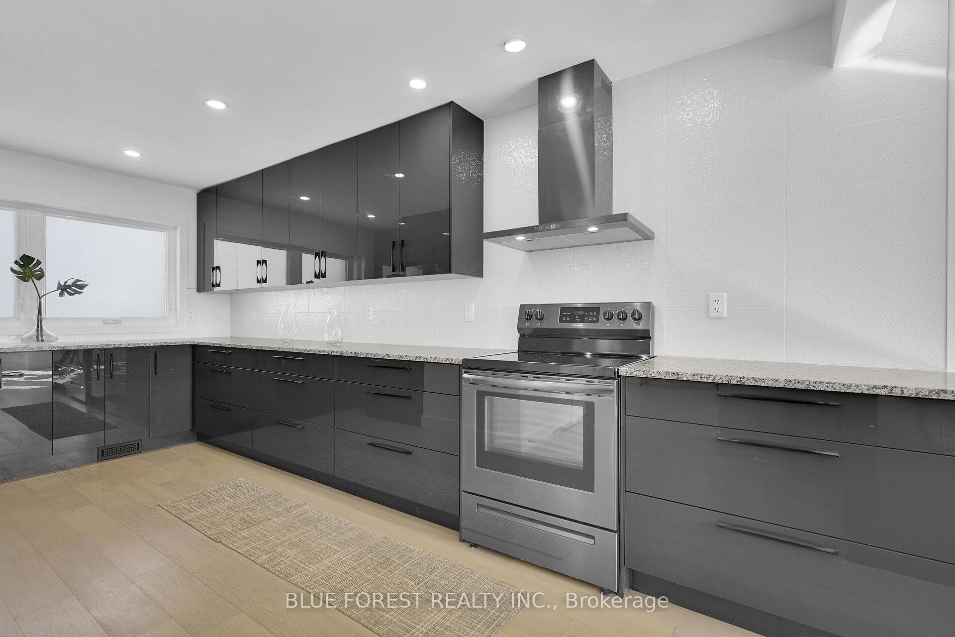 878 Riverside Drive photo 16