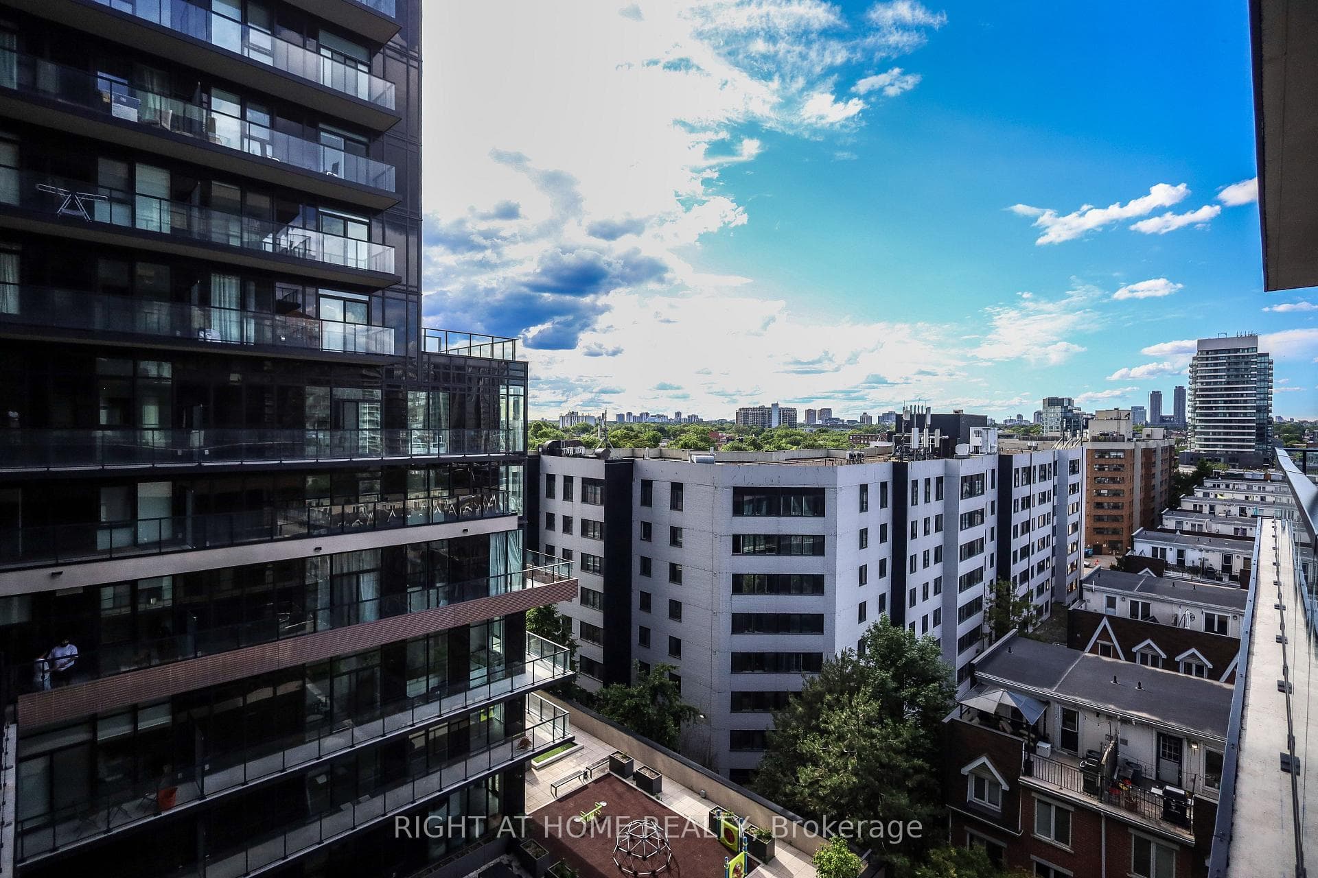 285 Dufferin Street Unit 704 photo 21