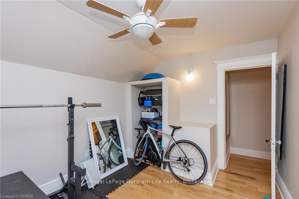 673 JANE Street photo 27