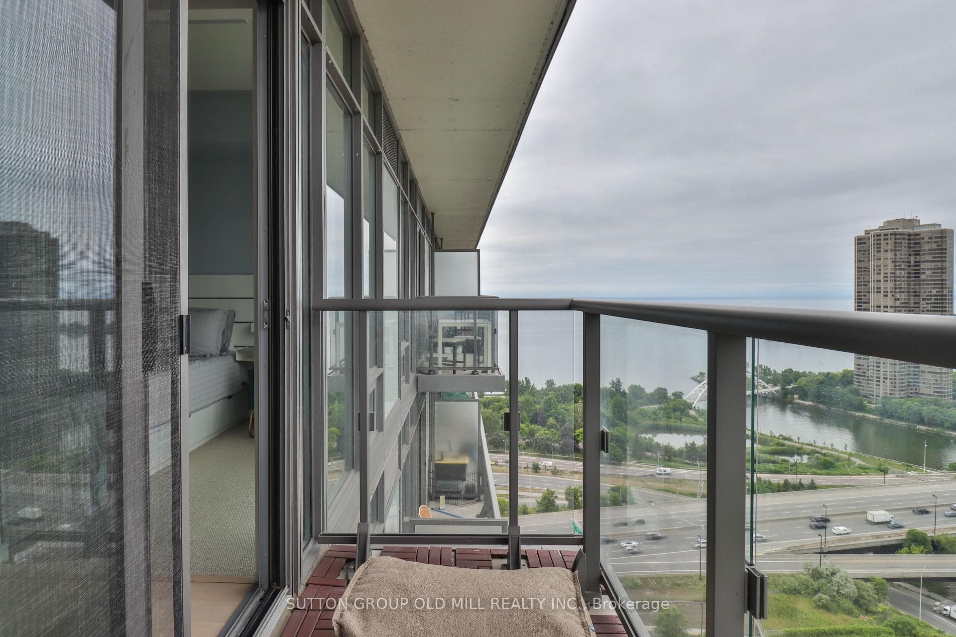 105 The Queensway N/A Unit 2709 photo 19