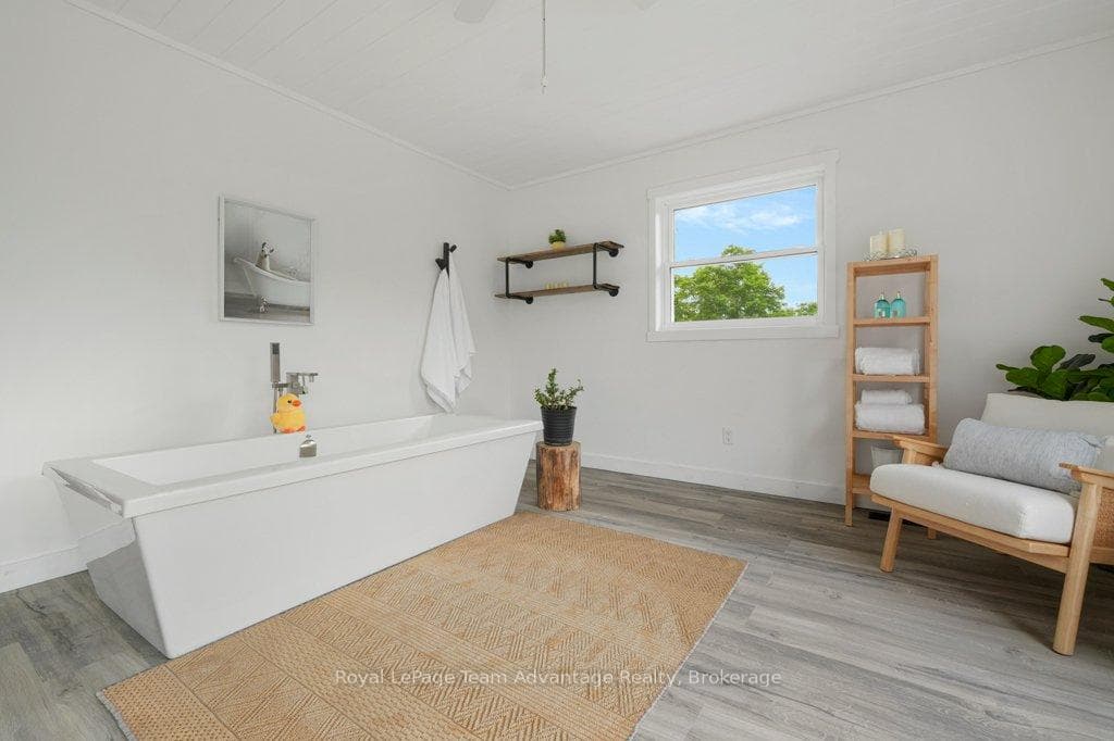 soaker Tub in Primary