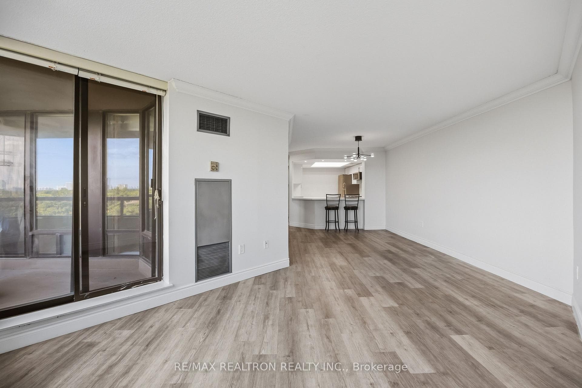 7440 Bathurst Street Unit 608 photo 9