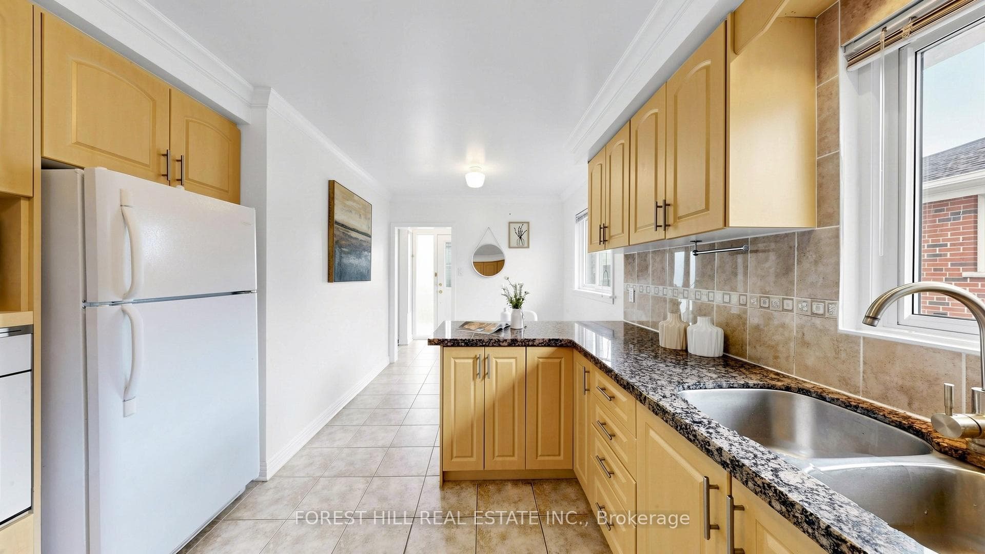 8 Summerfield Crescent photo 7