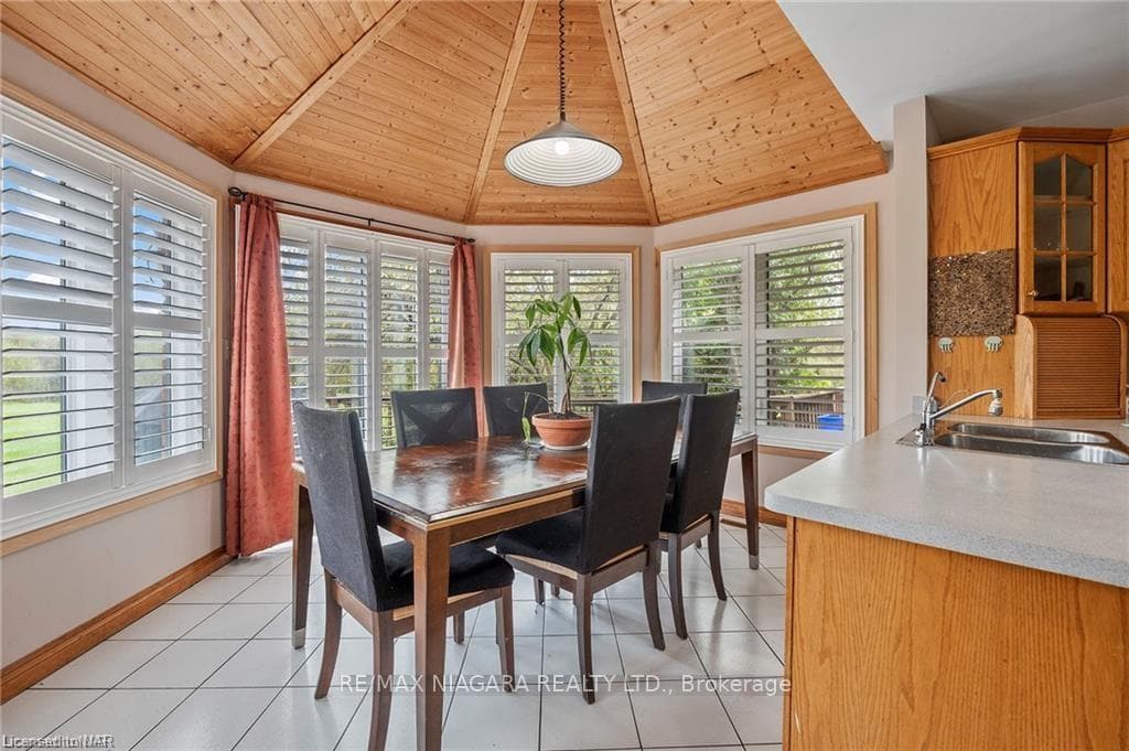 10118 WILLOUGHBY Drive photo 11